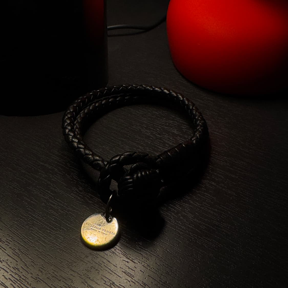보테가 베네타 블랙 레더 팔찌 정품 상품이미지2
