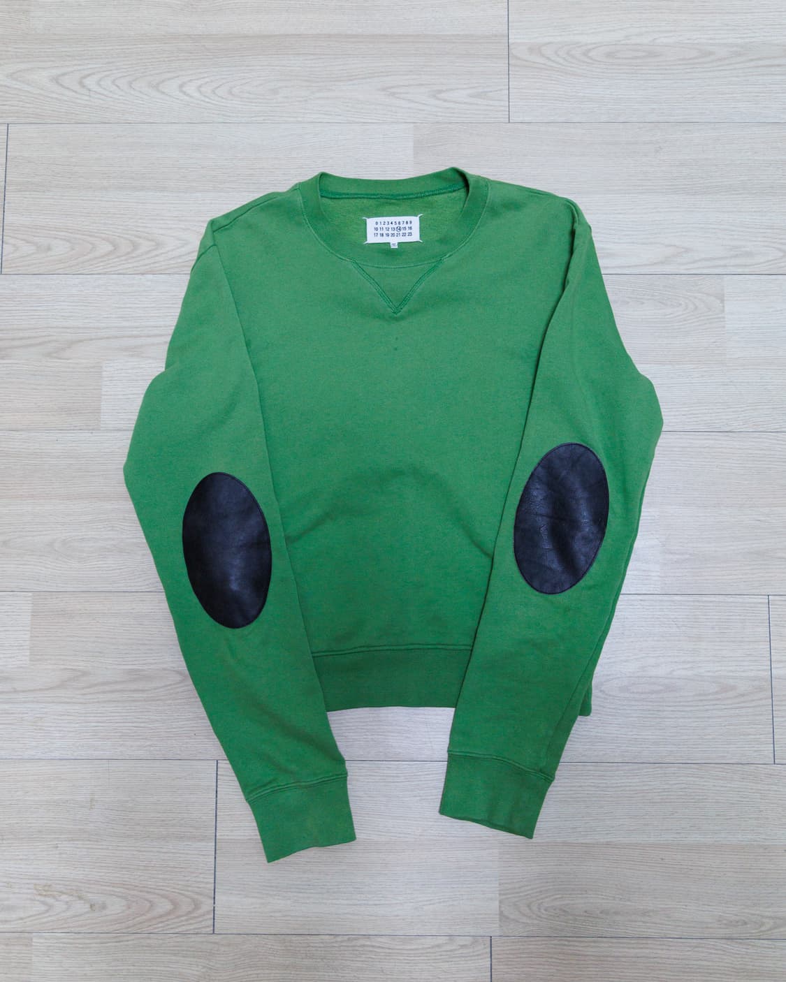 마르지엘라 엘보우 레더 패치 스웻셔츠 상품이미지1