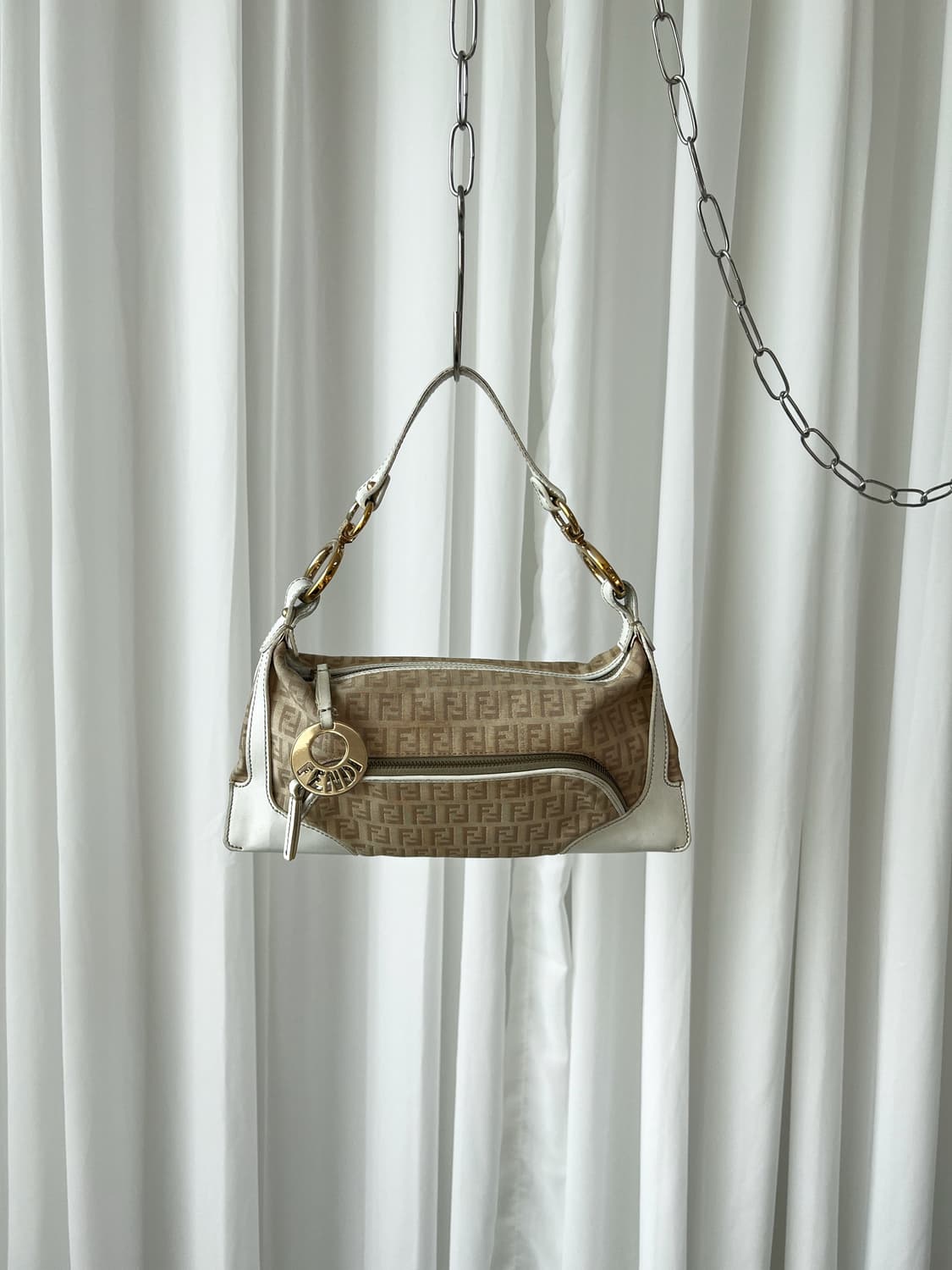 펜디 FF 주카 캔버스 숄더백 상품이미지1