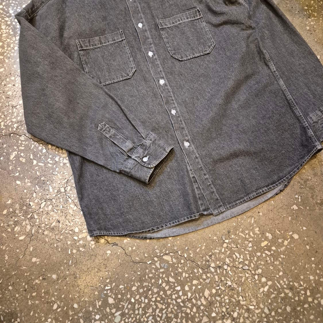 FREE(착샷잇음) 차콜 오버핏 데님셔츠  상품이미지5