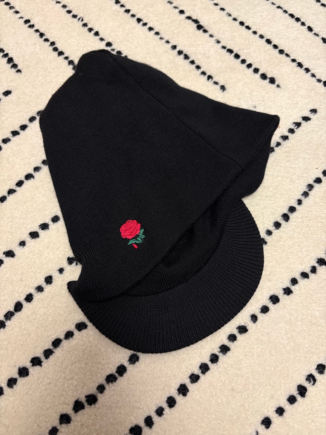 UNDERCOVER 언더커버 블랙 로즈 비니 캡  상품이미지1