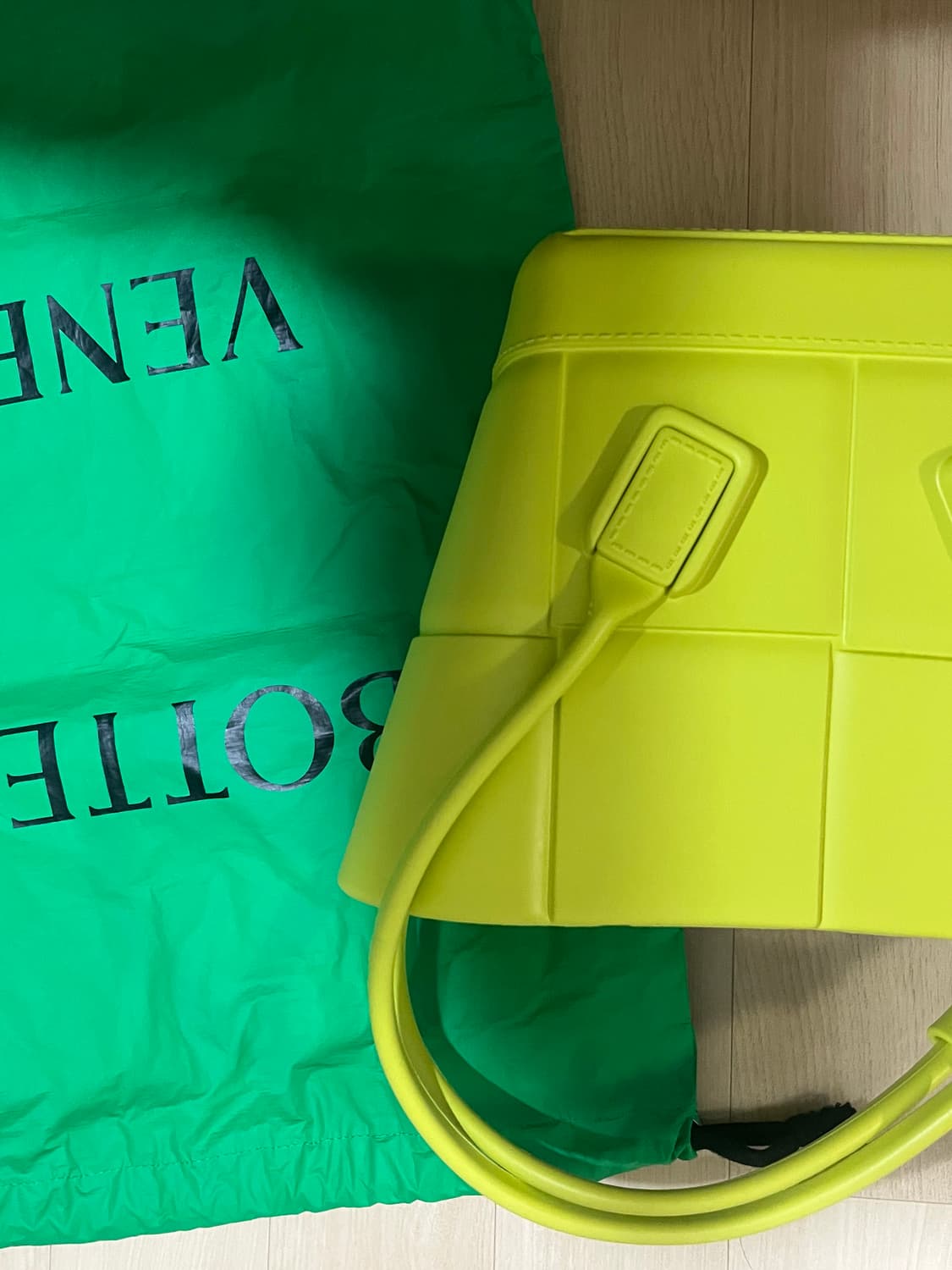 보테가베네타 아르코 러버 토트백 상품이미지2