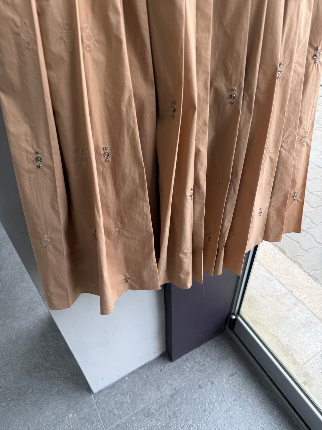 67/ 랑방컬렉션 플리츠 비즈 미디 밴딩 스커트 상품이미지6