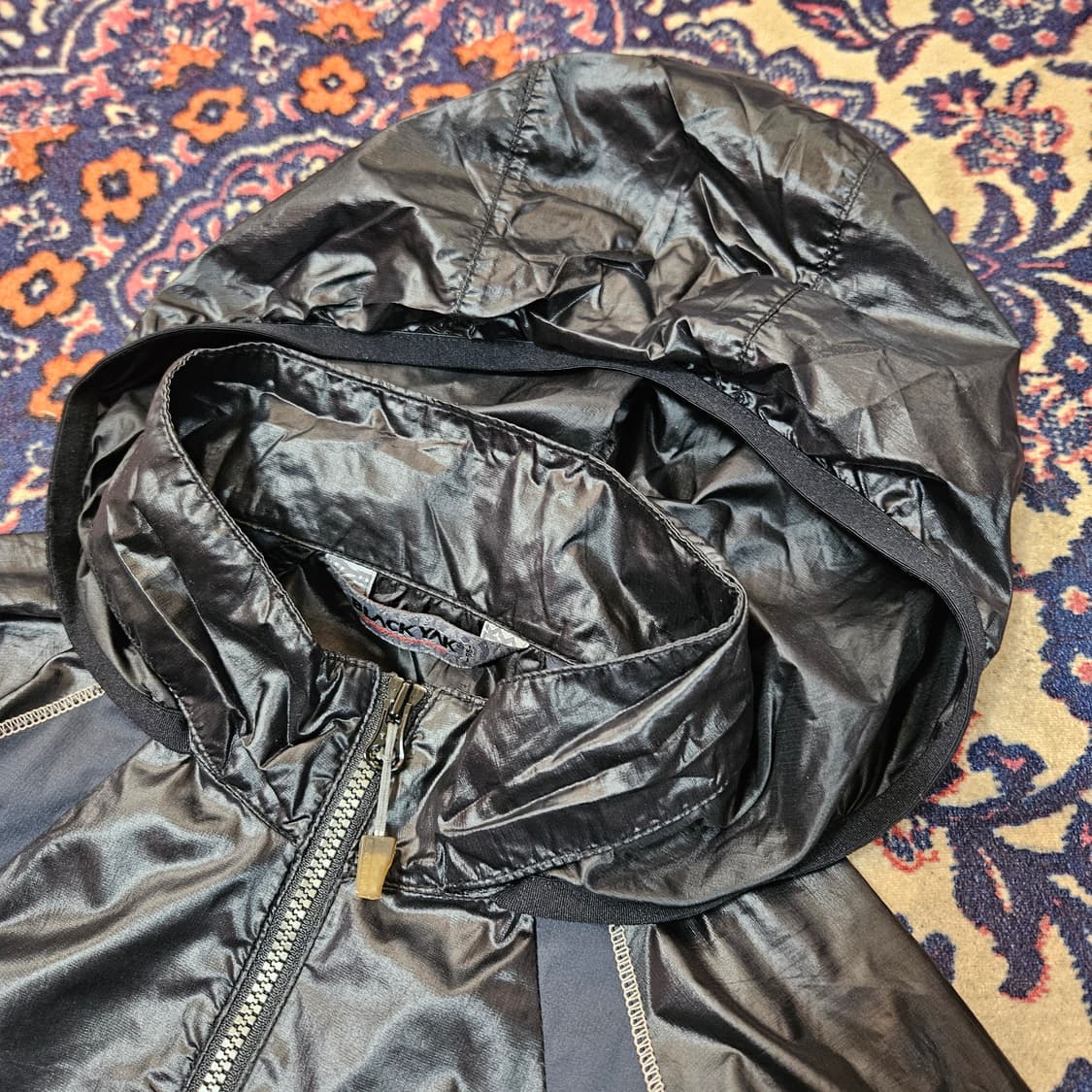 블랙야크 초경량 유광 후드 바람막이 상품이미지3