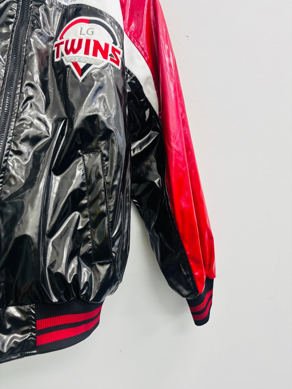 LG 트윈스(LG TWINS) 어센틱 유광 점퍼 (임찬규 사인) 상품이미지3