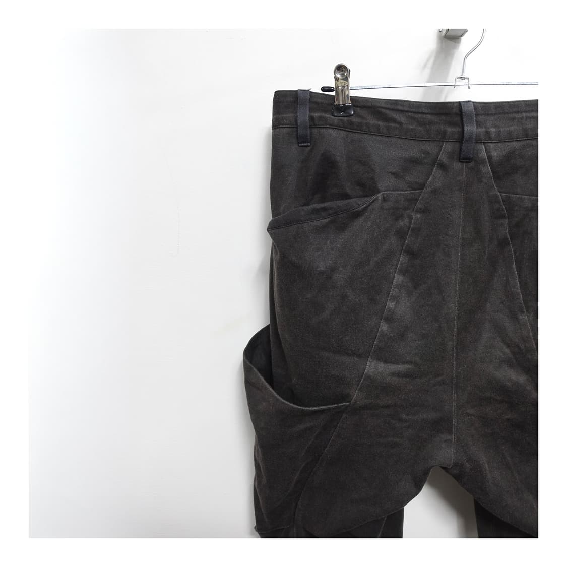 [1] ATTACHMENT 카즈유키쿠마가이 라인 아티잔 J커브 배기팬츠 상품이미지7