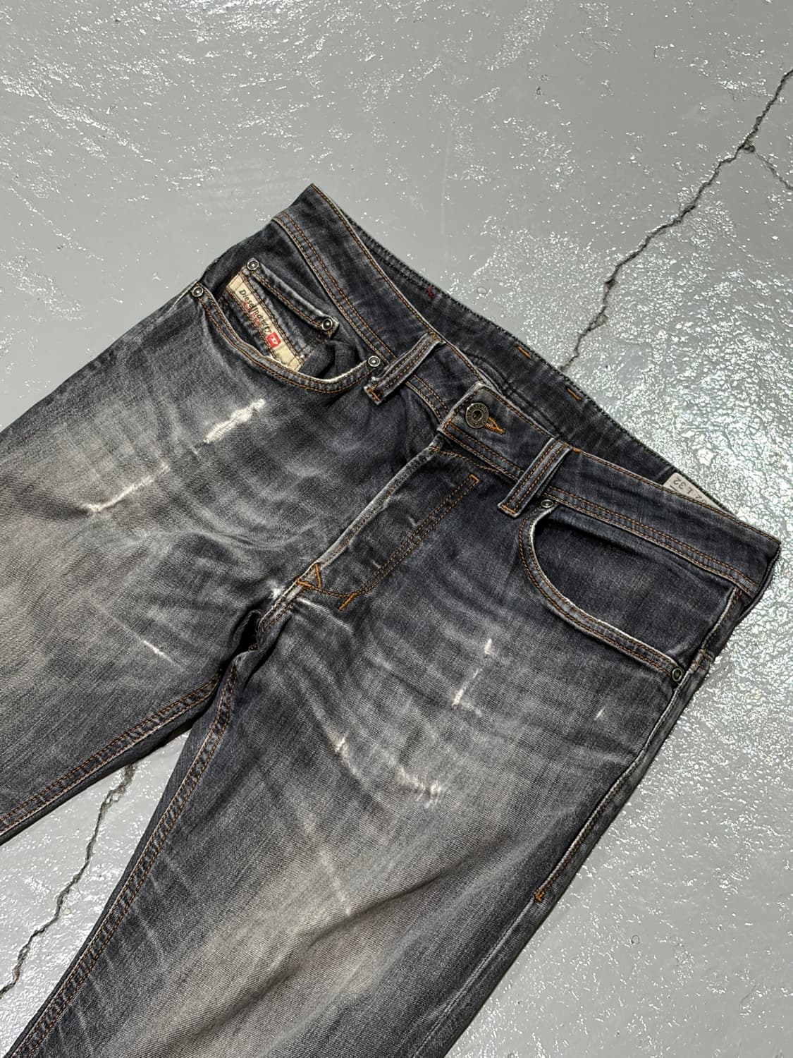 디젤(Diesel) 빈티지 워싱 흑청 데님 팬츠 이태리 생산 상품이미지2