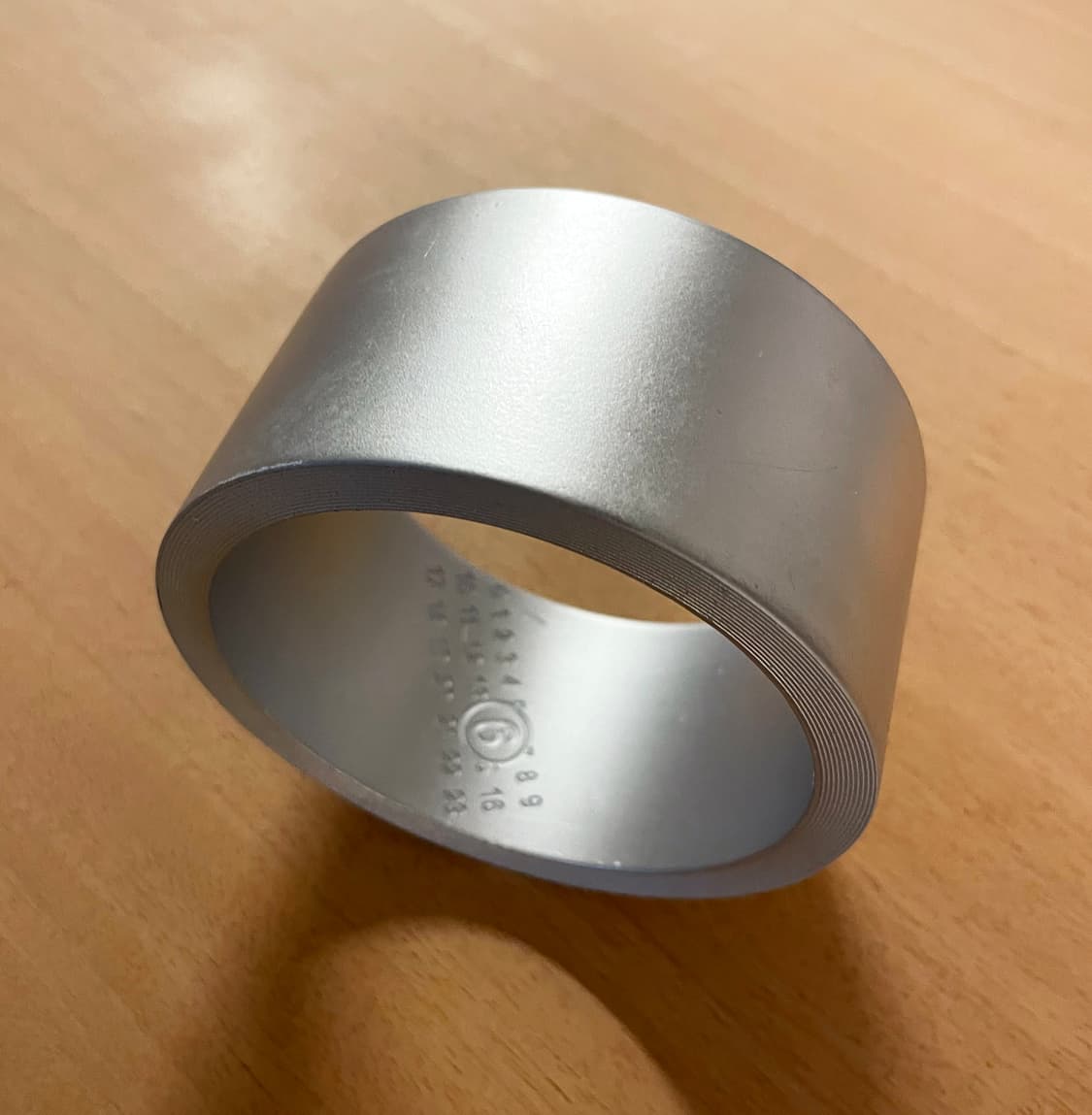 마르지엘라 MM6 넘버링 커프 팔찌 상품이미지6