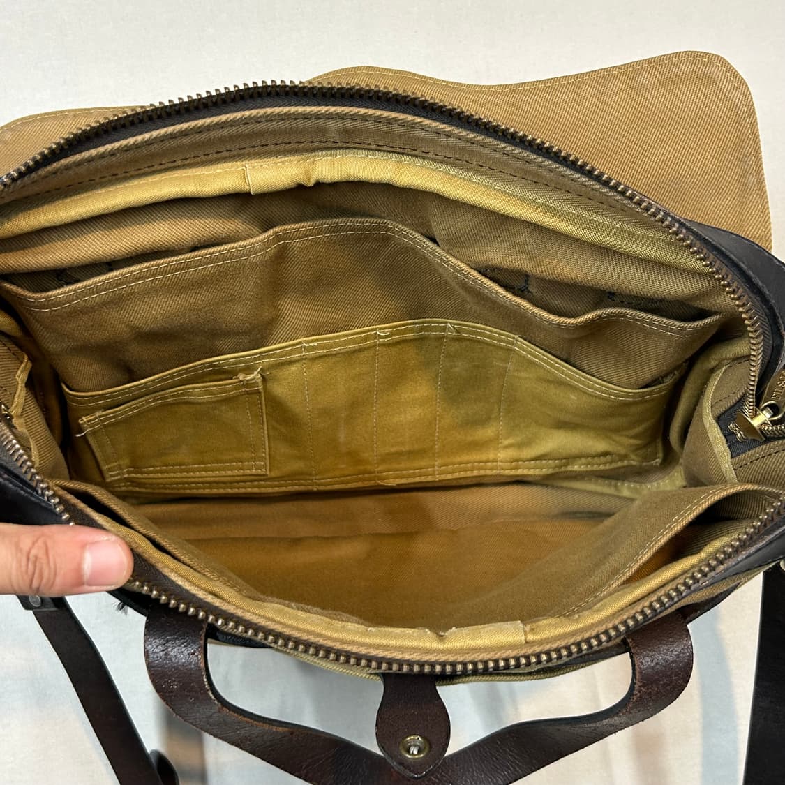 FILSON 필슨 256 탄 브리프케이스 가방 크로스백 겸용 상품이미지7