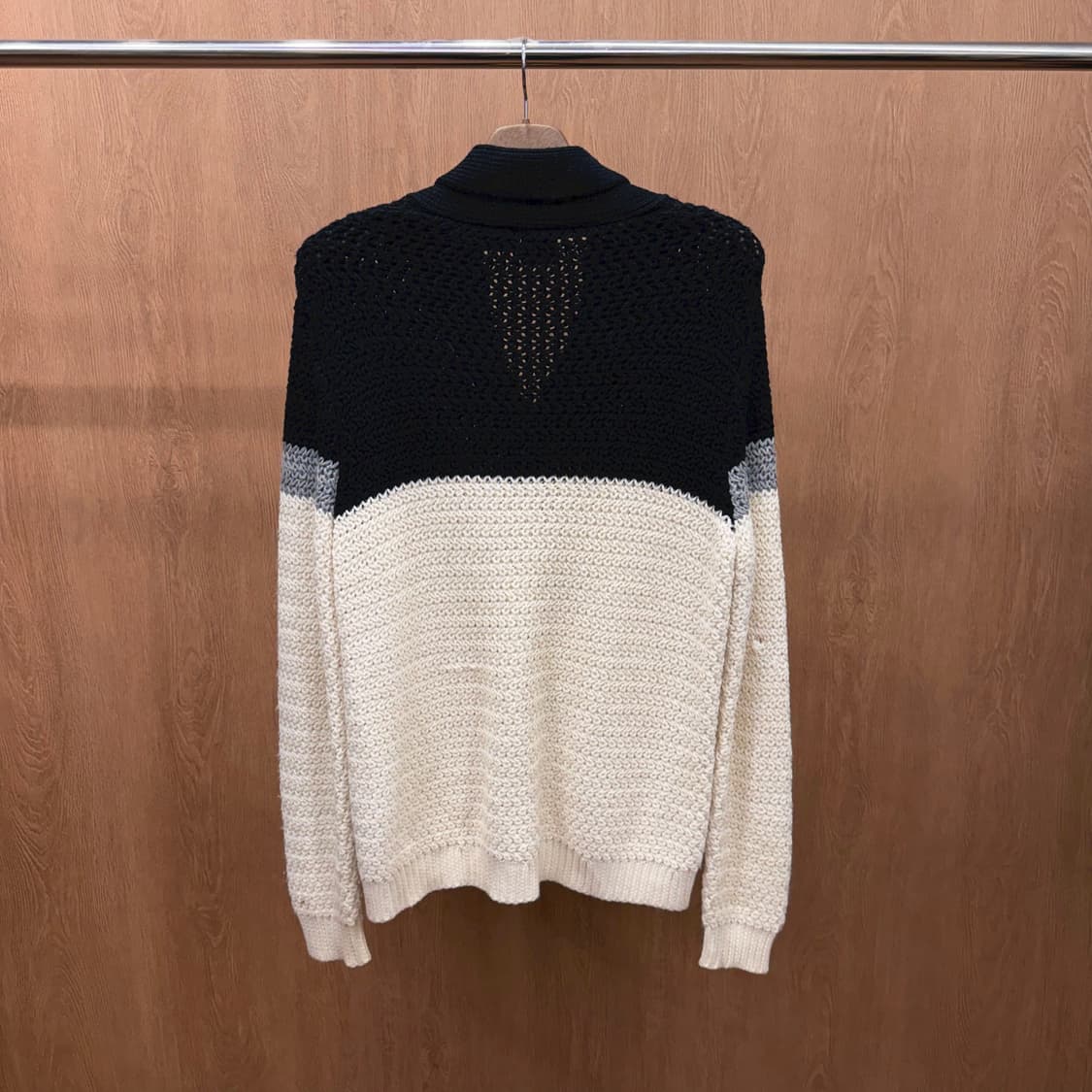 아르마니 익스체인지 니트 가디건 배색 블록 패턴 로고 탭 디테일 아이보리 상품이미지3