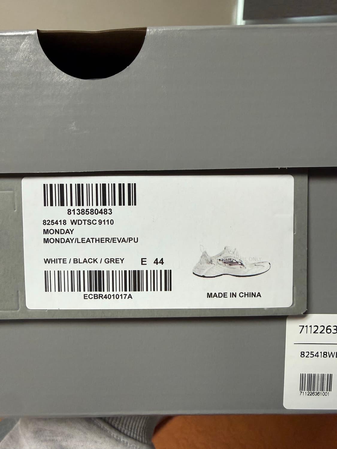 발렌시아가 먼데이 스니커즈 44 새상품 상품이미지2