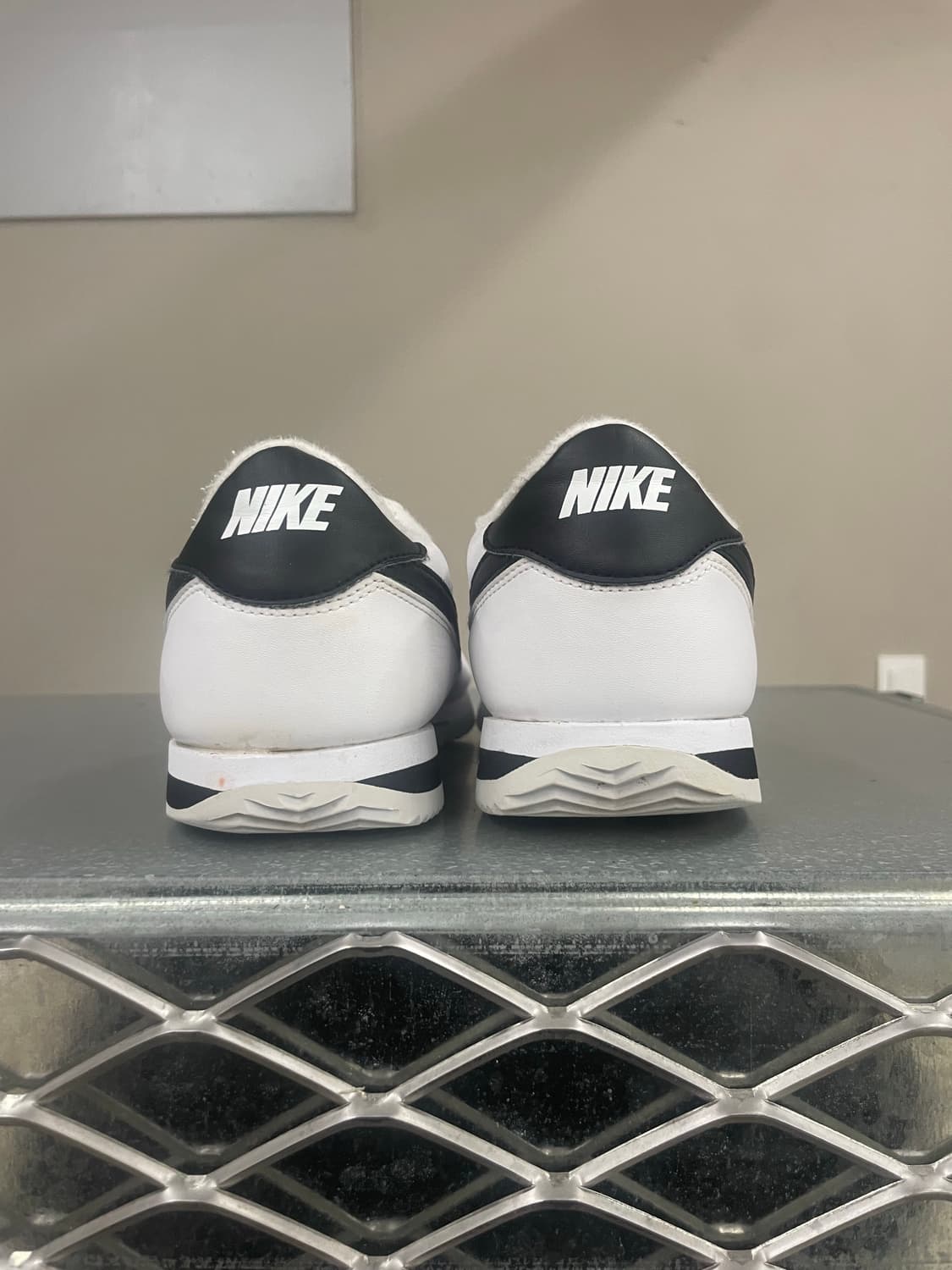 나이키 코르테즈 화이트 블랙 275 상품이미지3