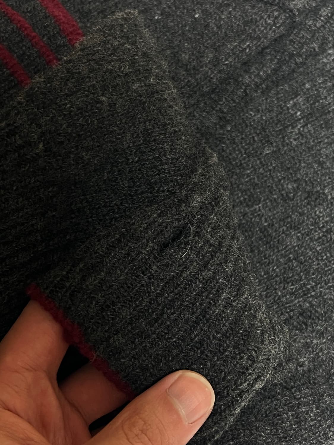 웨이비니스 브이넥 니트 상품이미지2