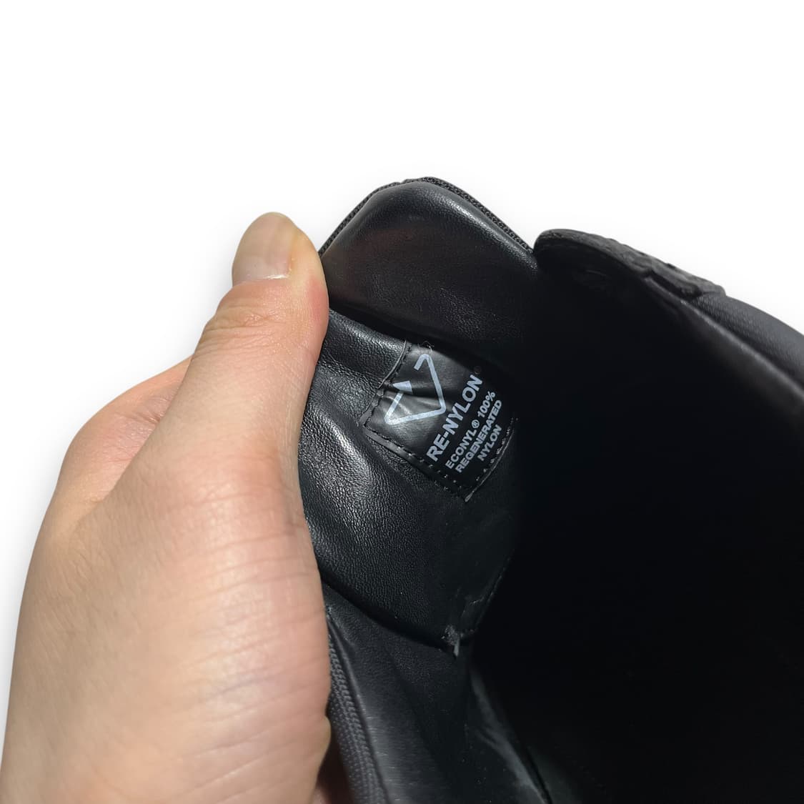 프라다 삼각 로고 로우 컷 레더 다크 스니커즈 상품이미지7