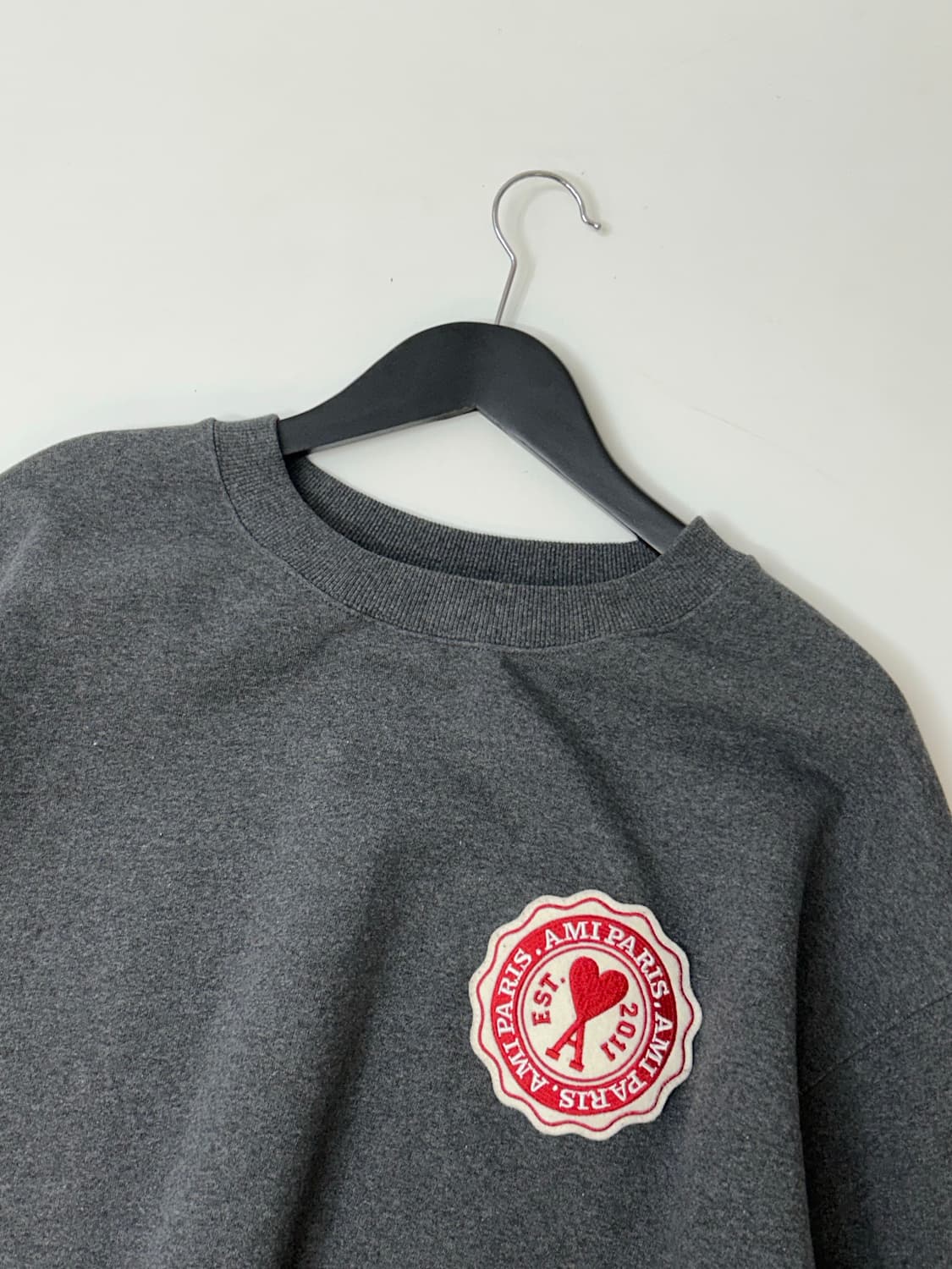 Ami 아미 하트패치 그레이 맨투맨   상품이미지1