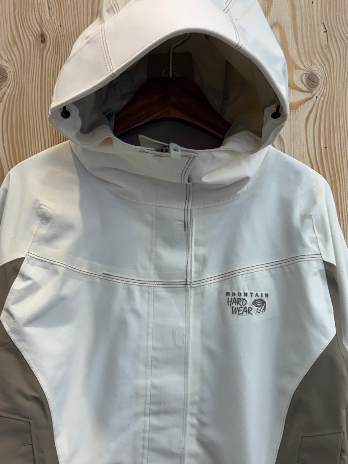 마운틴 하드웨어 바람막이 우먼 상품이미지2