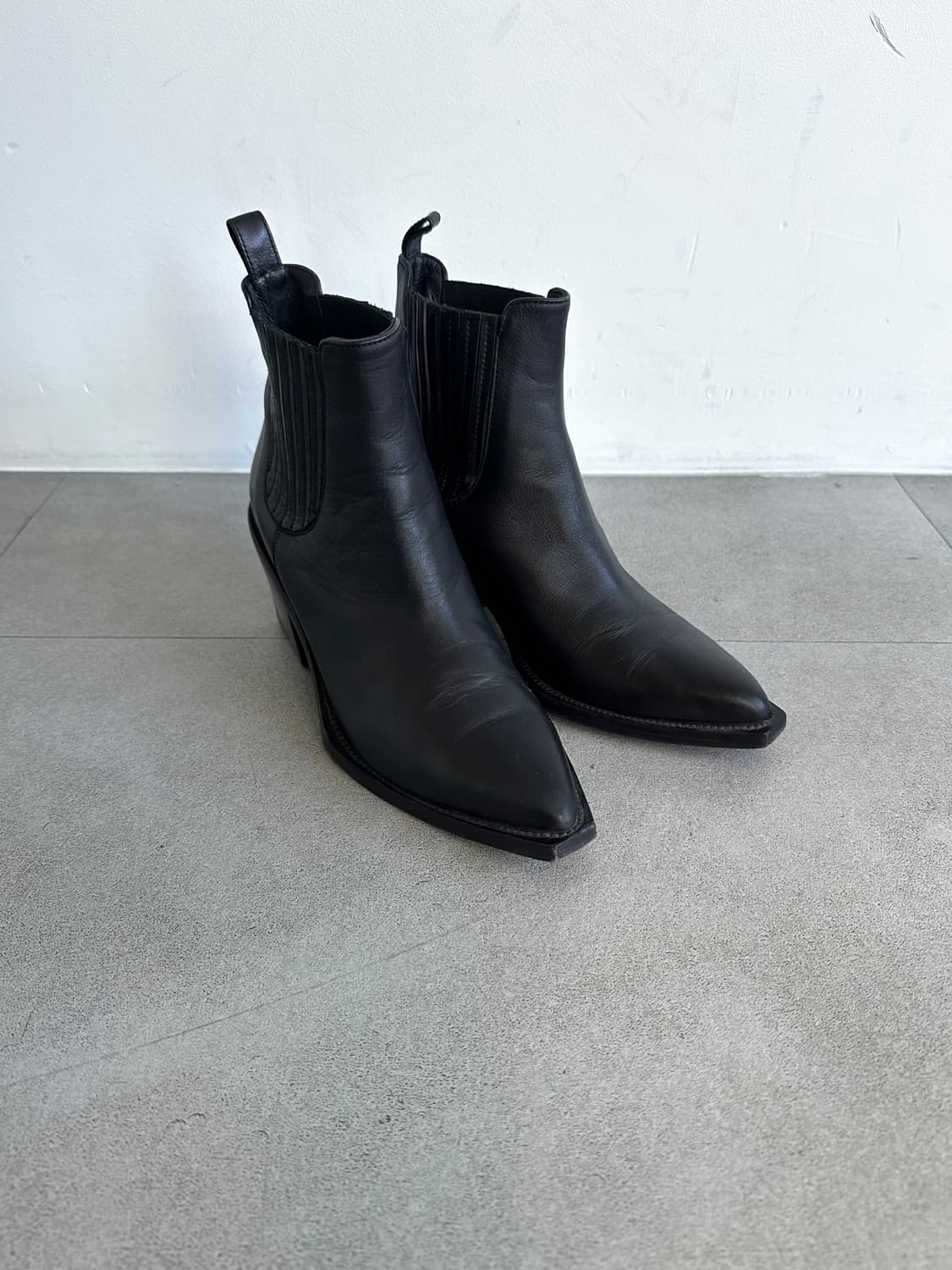 저스트 카발리 스퀘어토 블랙 레더 앵클부츠 상품이미지1