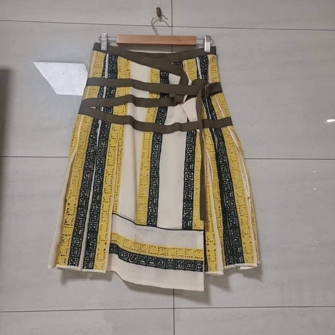 사카이(sacai) 스트랩 디테일 스커트 (국내구매 정품) 상품이미지1