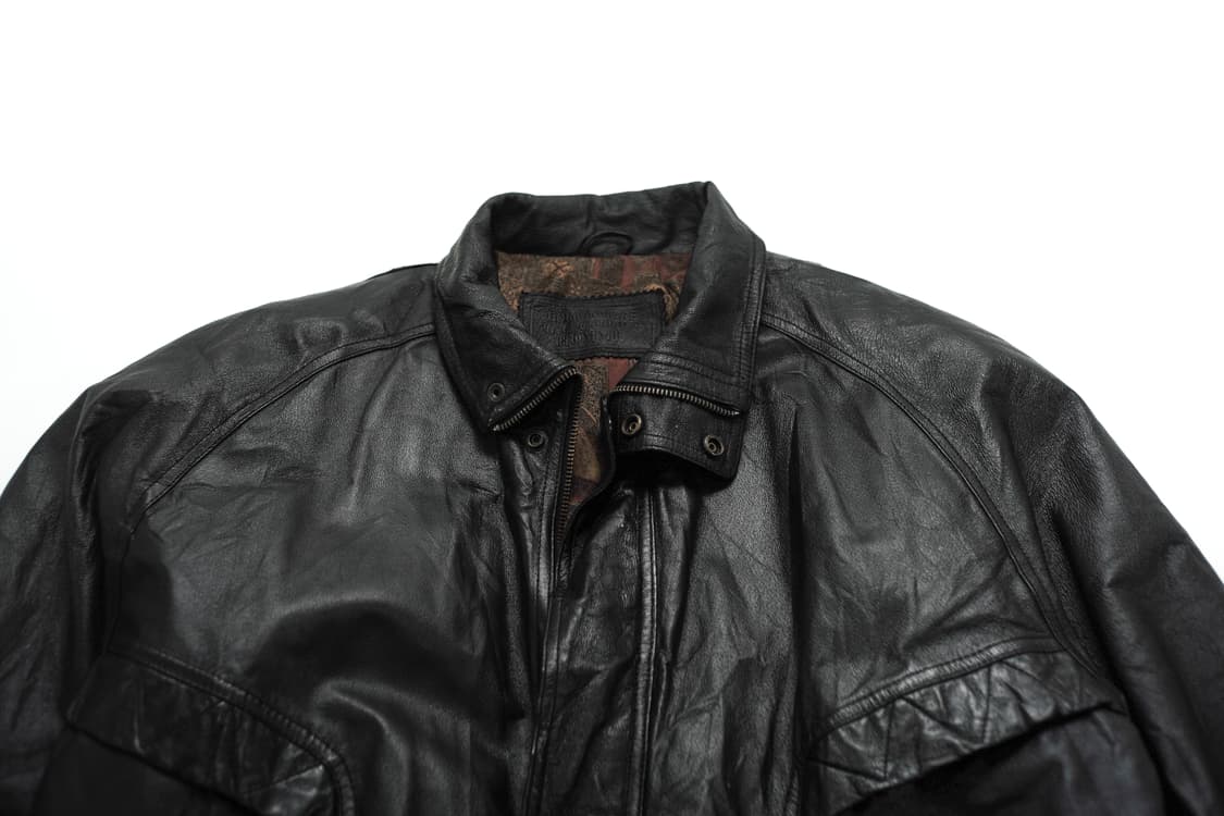 ZIP UP COLLAR LEATHER BOMBER 상품이미지4