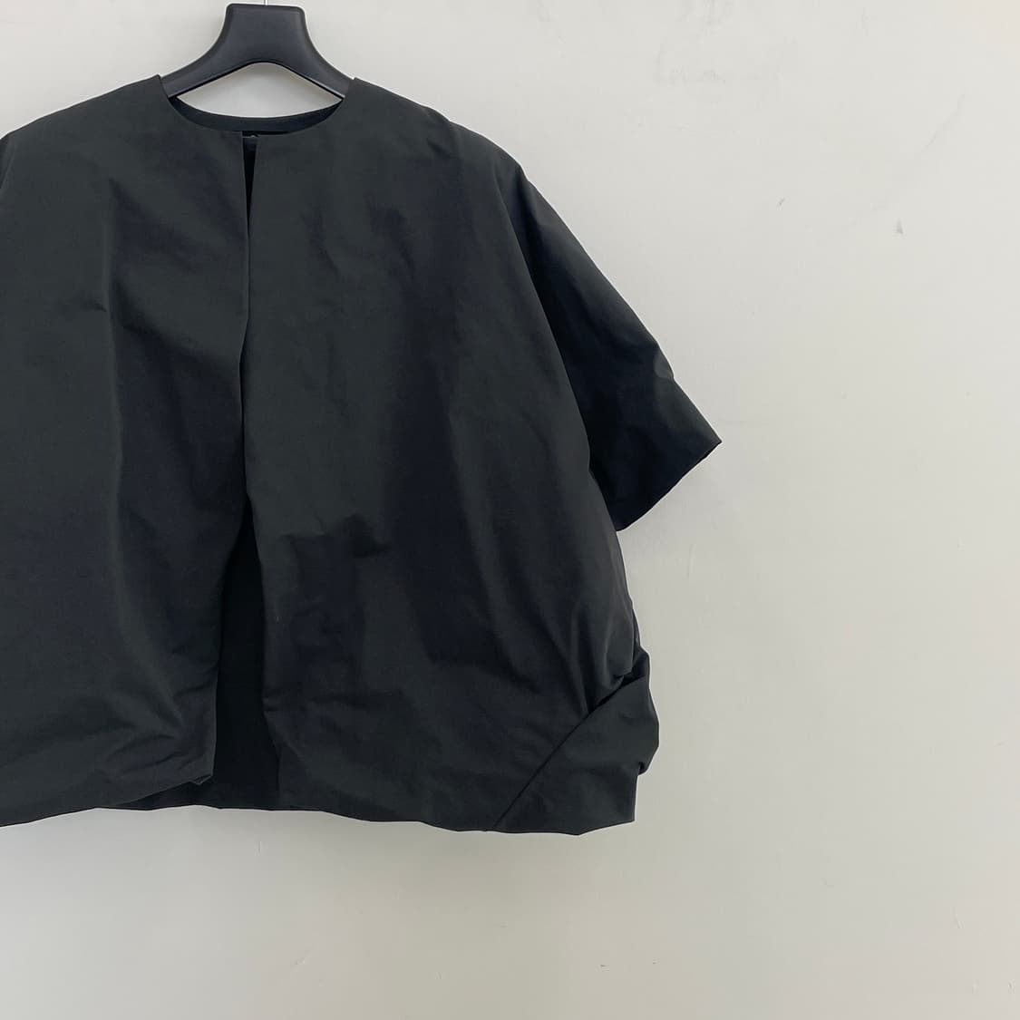 코스 폴리 오버핏 오픈 반팔 탑 아우터 상품이미지3