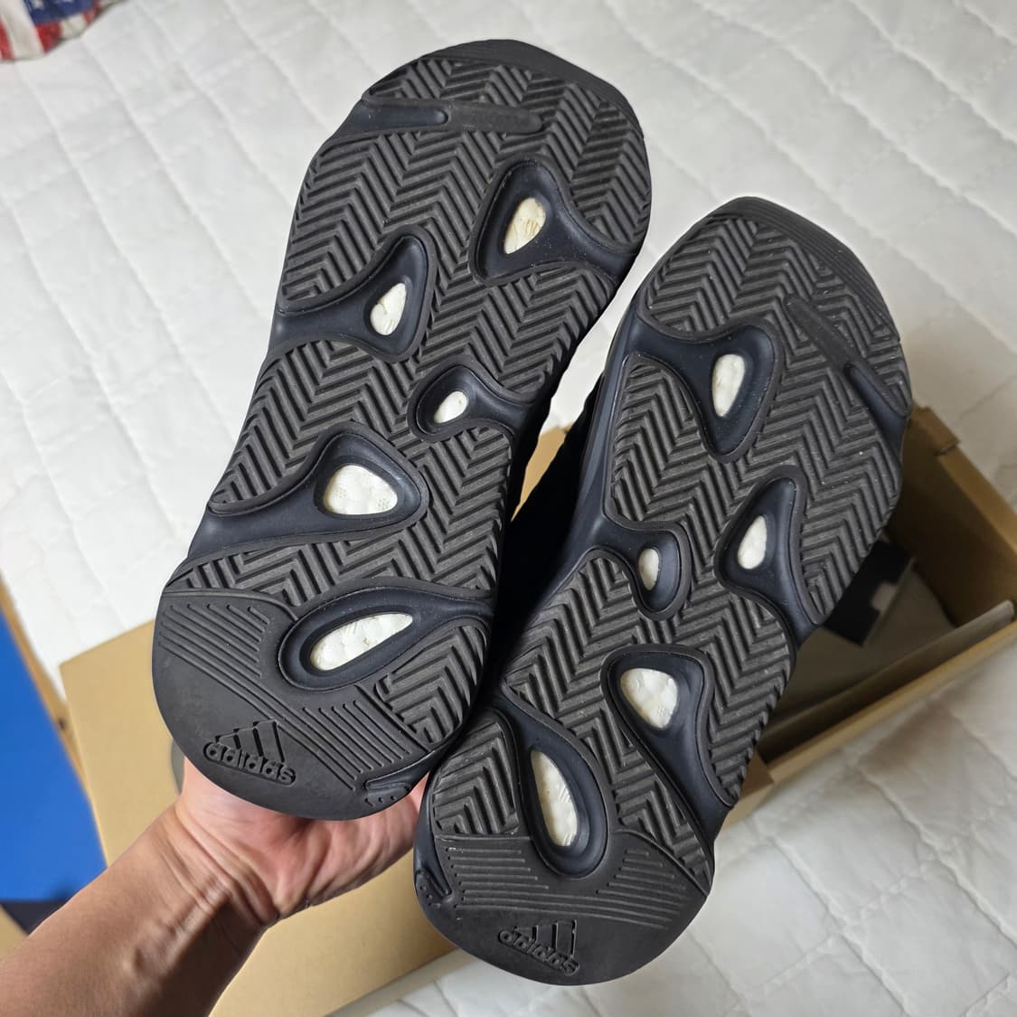 (중고) 아디다스 이지 부스트 700 MNVN 트리플 블랙 275사이즈 상품이미지7