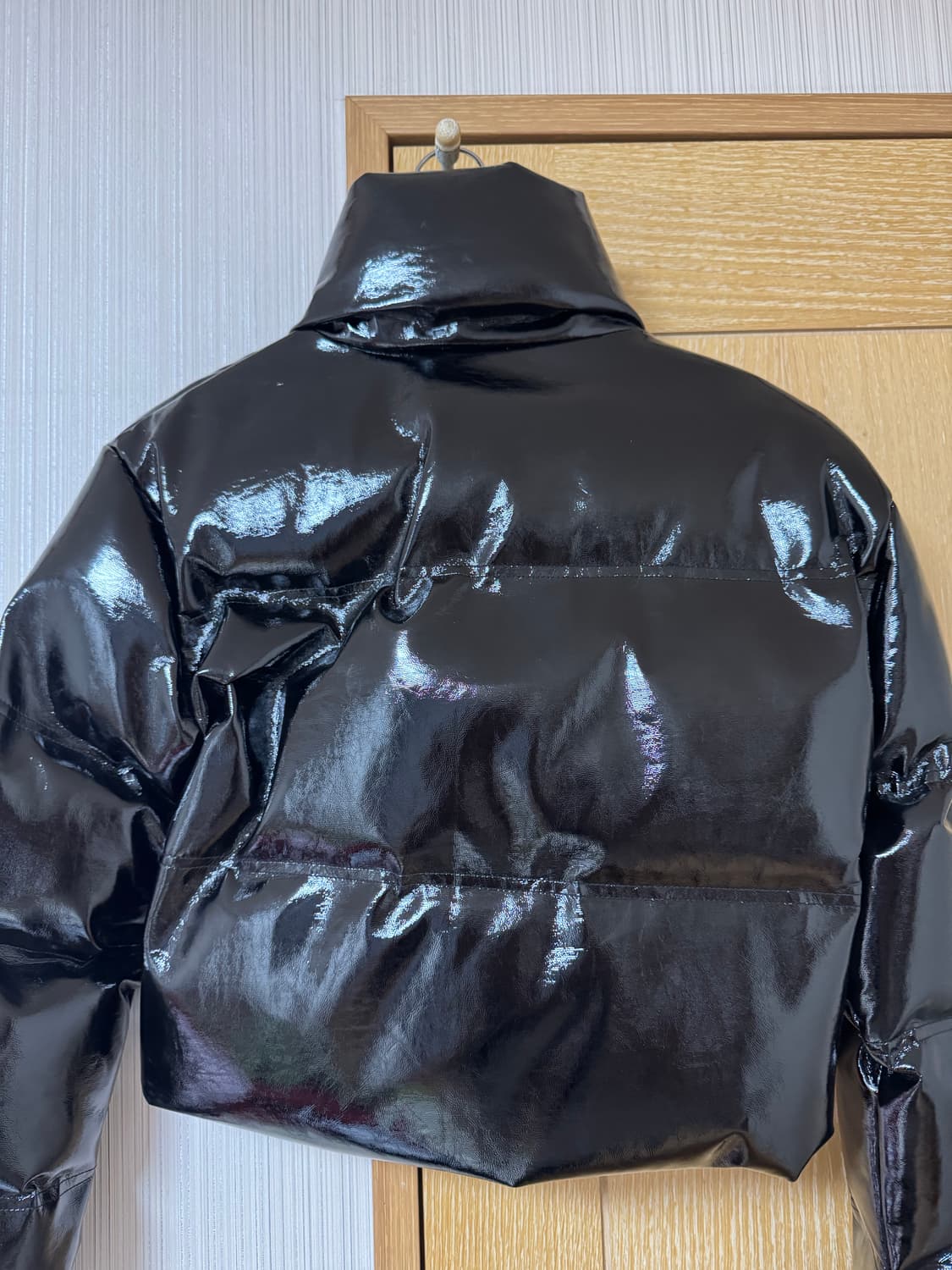 페일제이드 에나멜 크랙 하이넥 숏 패딩 상품이미지3