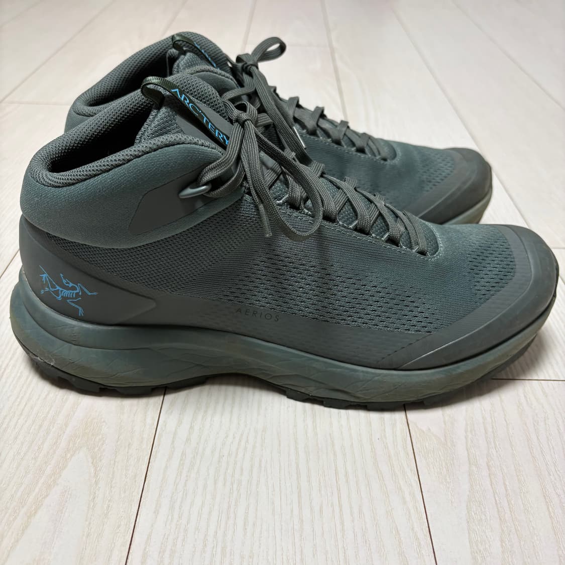 [270] 아크테릭스 에어리어스 아우라 미드 상품이미지2