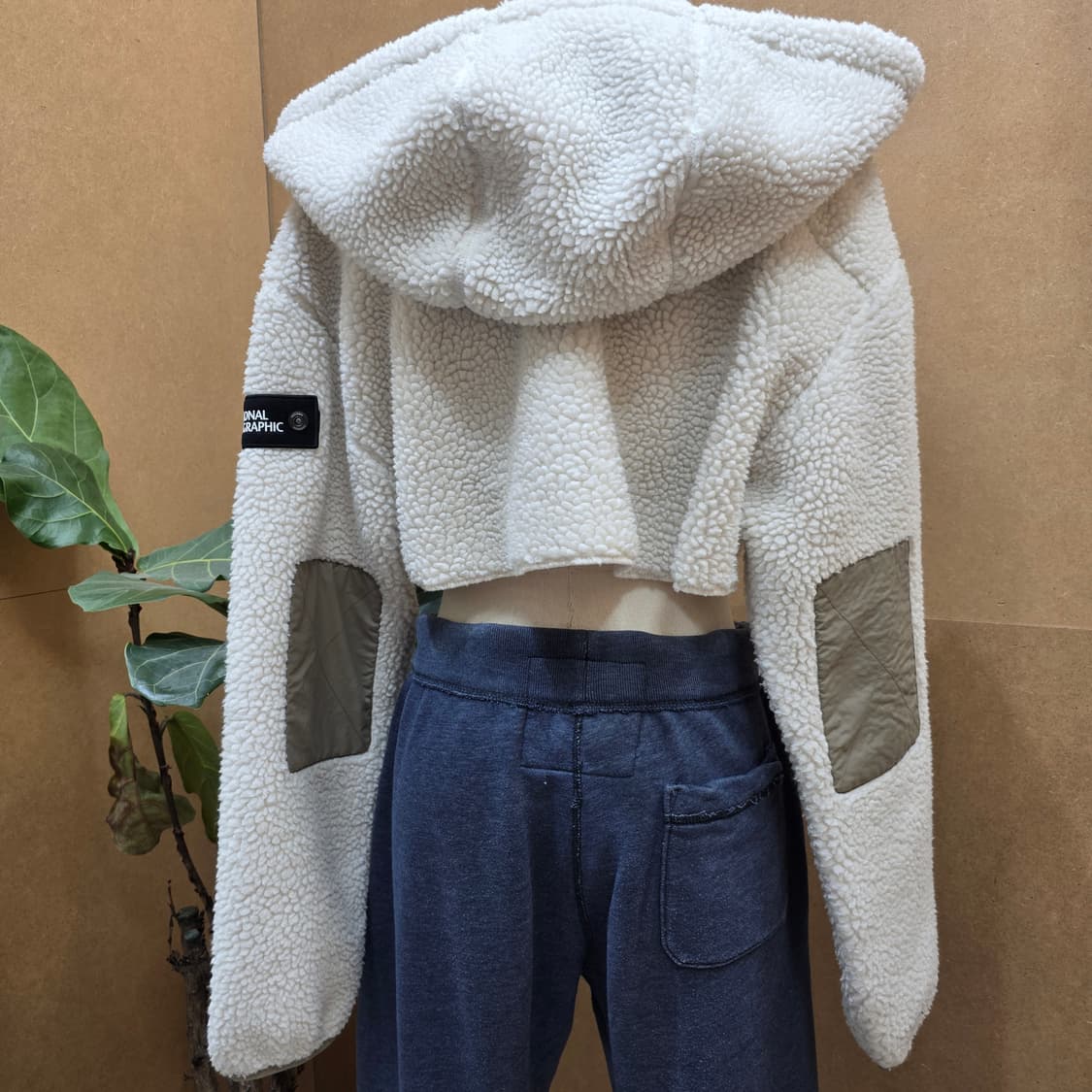 내셔널지오그래픽 언더붑 크롭탑 후드집업 상품이미지8