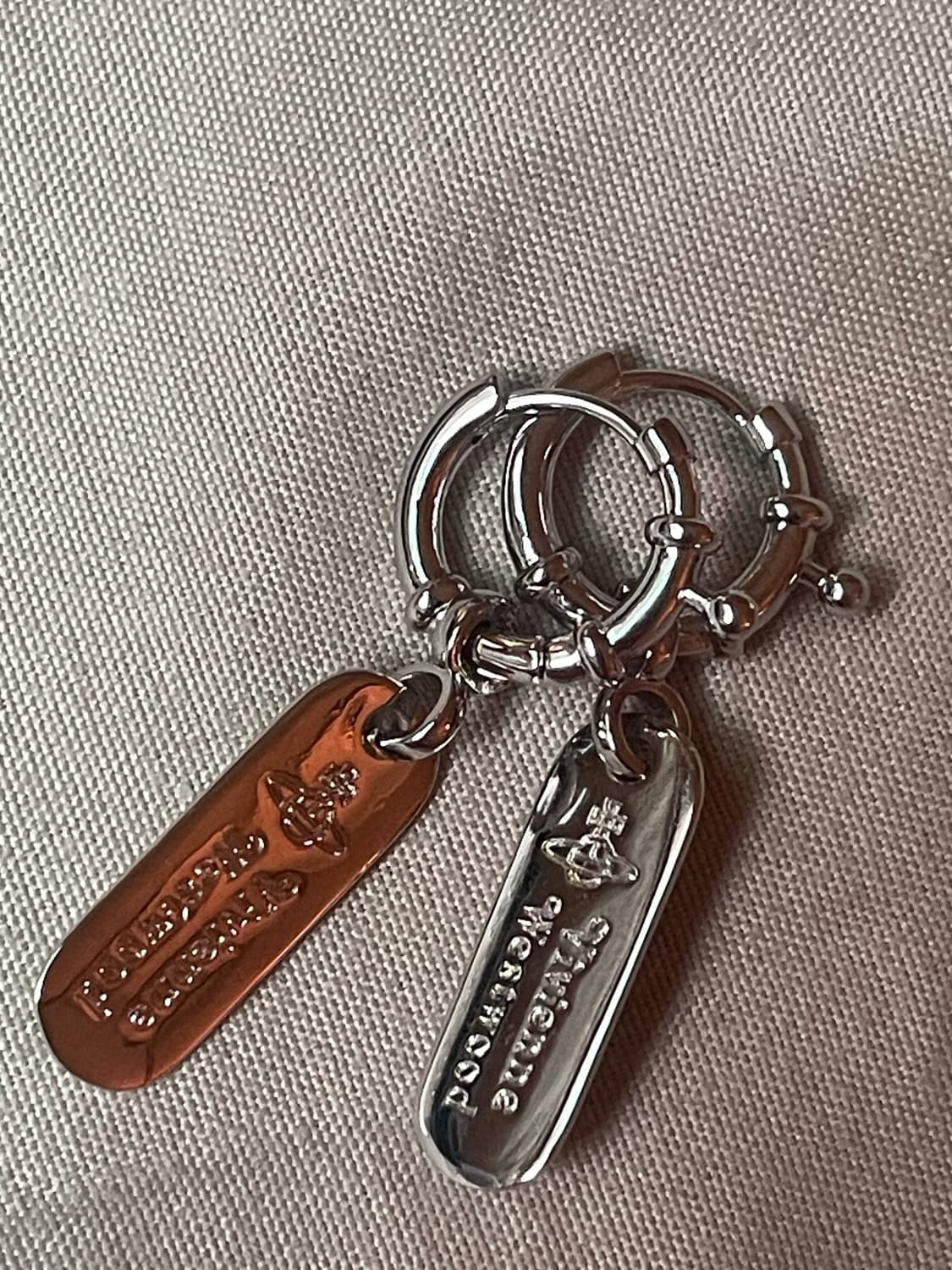 비비안웨스트우드 빈티지 태그 오링 이어링 상품이미지3