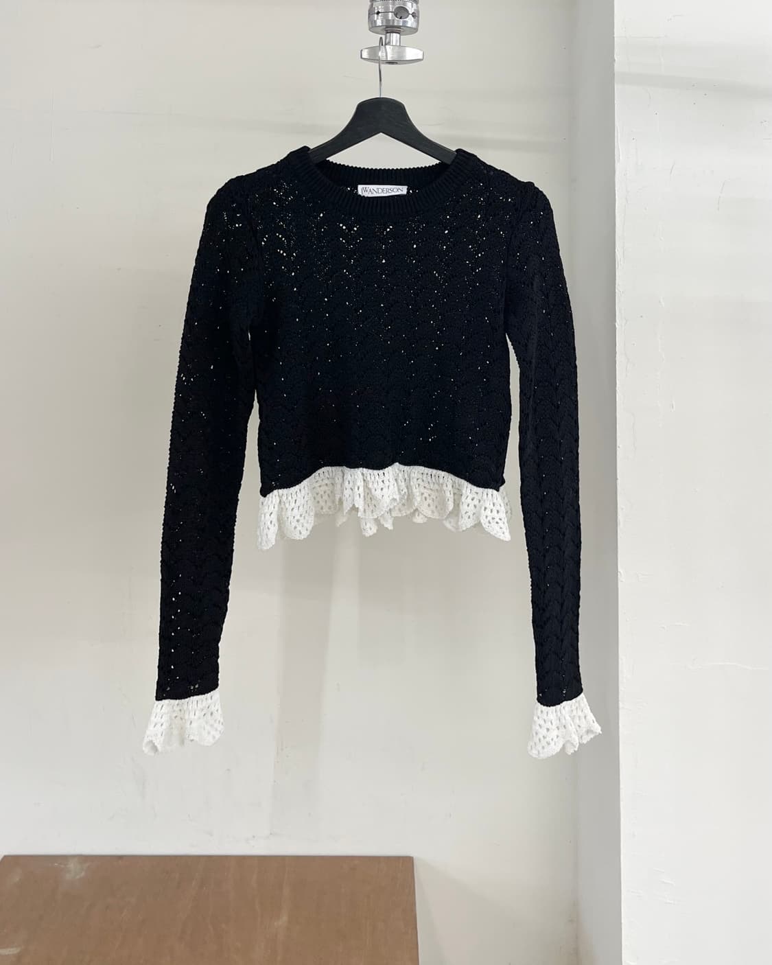 jw앤더슨 블랙 오픈 니트 롱슬리브 상품이미지1