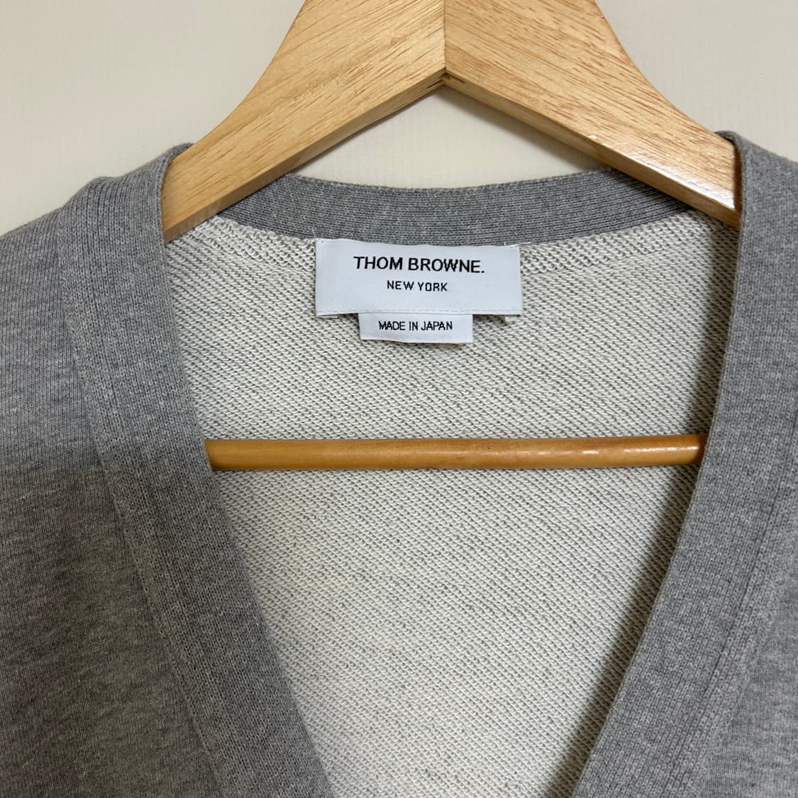 톰브라운 정품 사선완장 코튼 가디건 3 상품이미지3