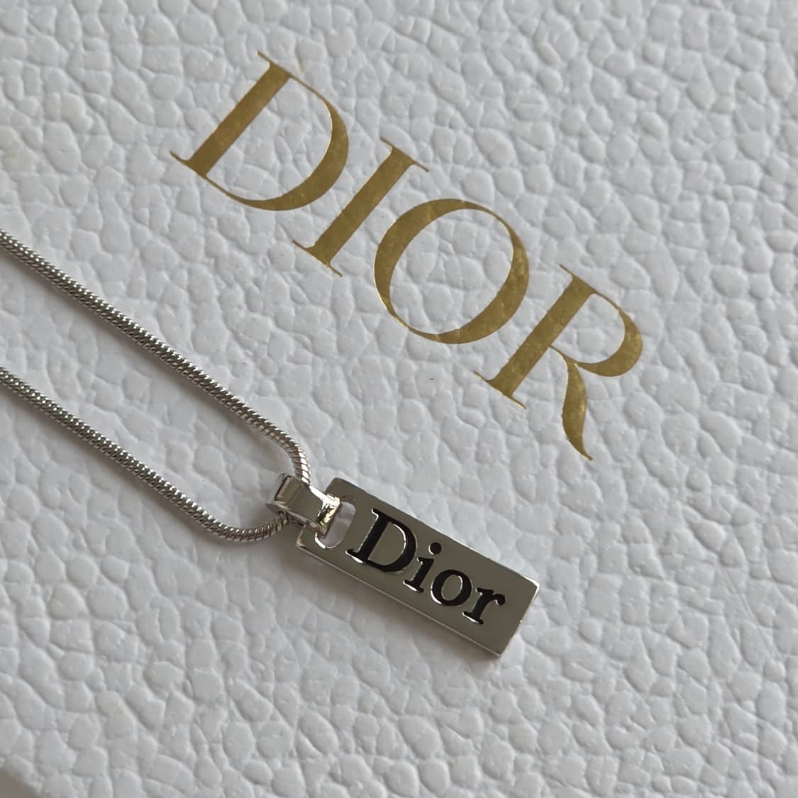 디올 은장 세로바 세로플레이트 dior 로고 펜던트 목걸이 상품이미지1