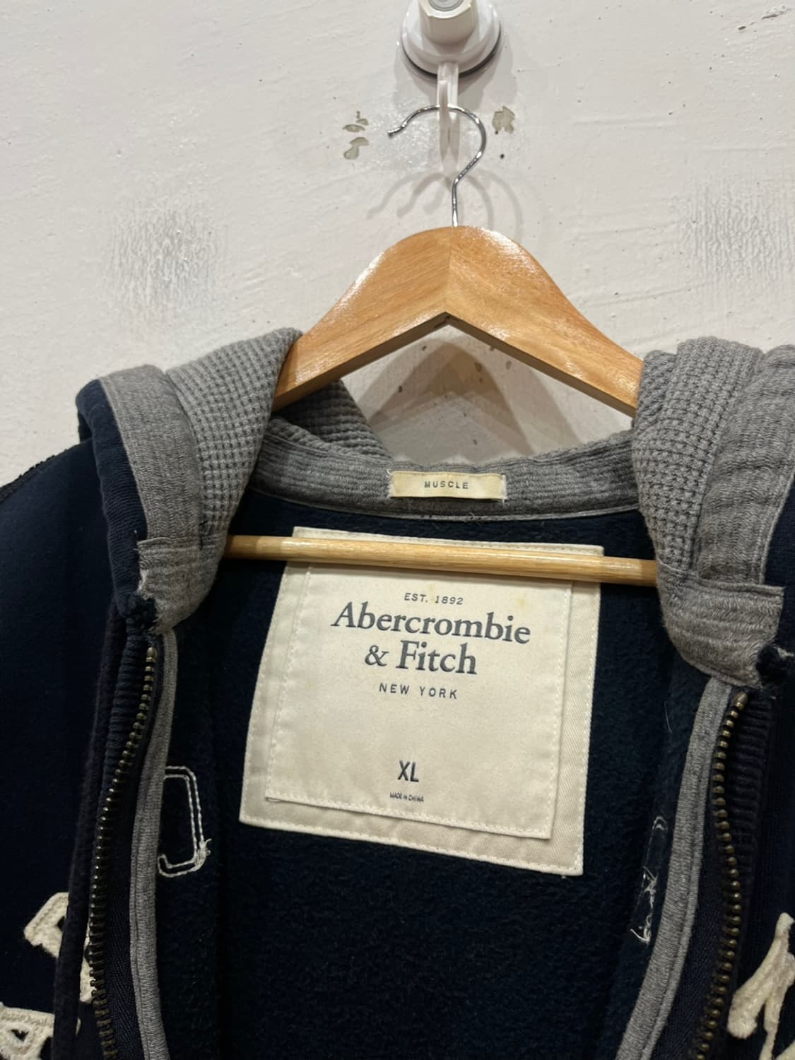 아베크롬비 아플리케 후드집업 네이비  상품이미지3