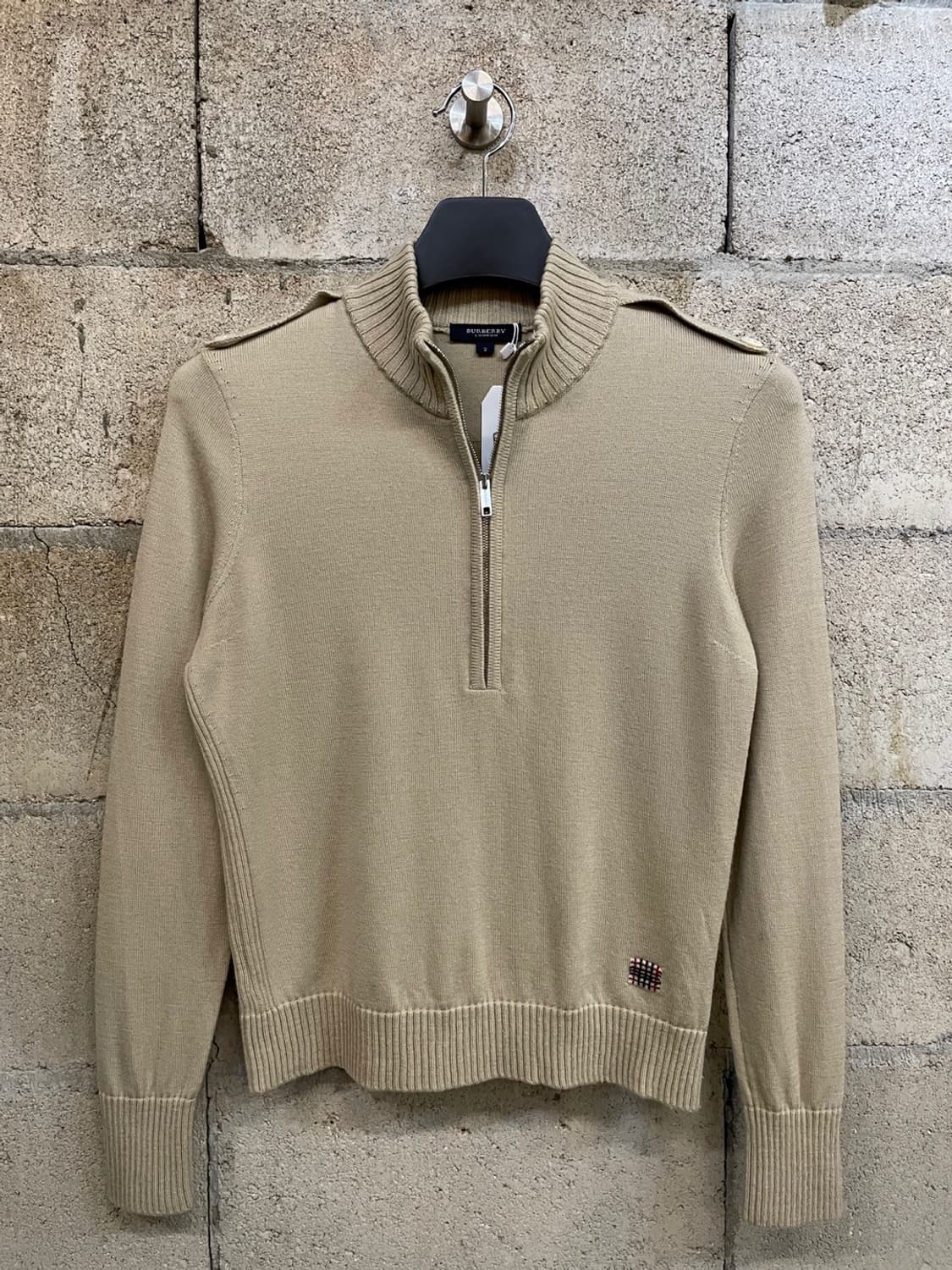버버리 하프집업 견장 니트  상품이미지1