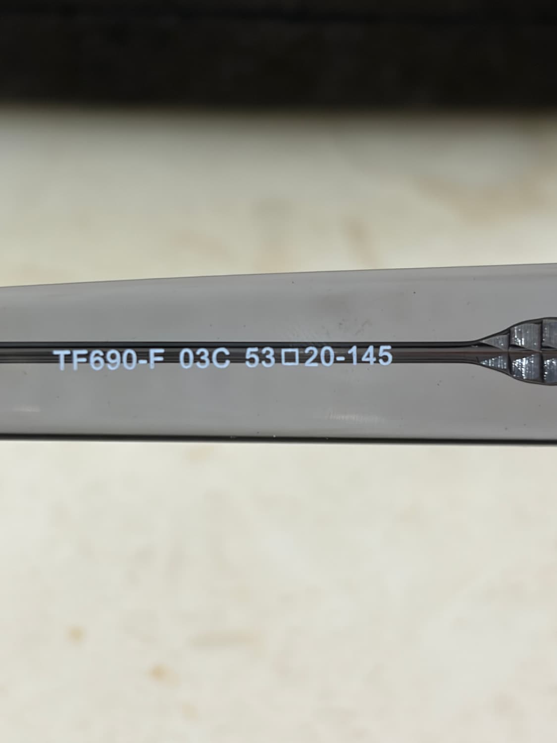 톰포드 TF690 그레이 선글라스 상품이미지3