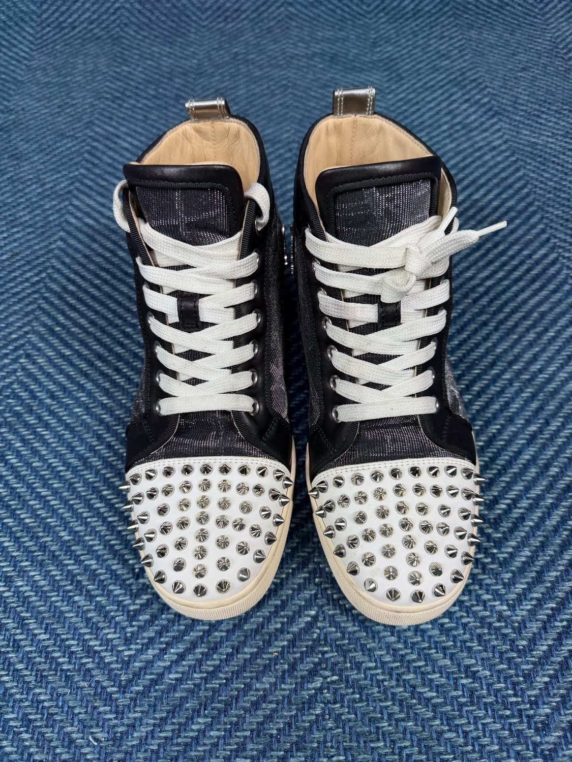 [크리스찬 루부탱] 아이코닉 스파이크 하이탑 스니커즈 – 한정판  상품이미지4