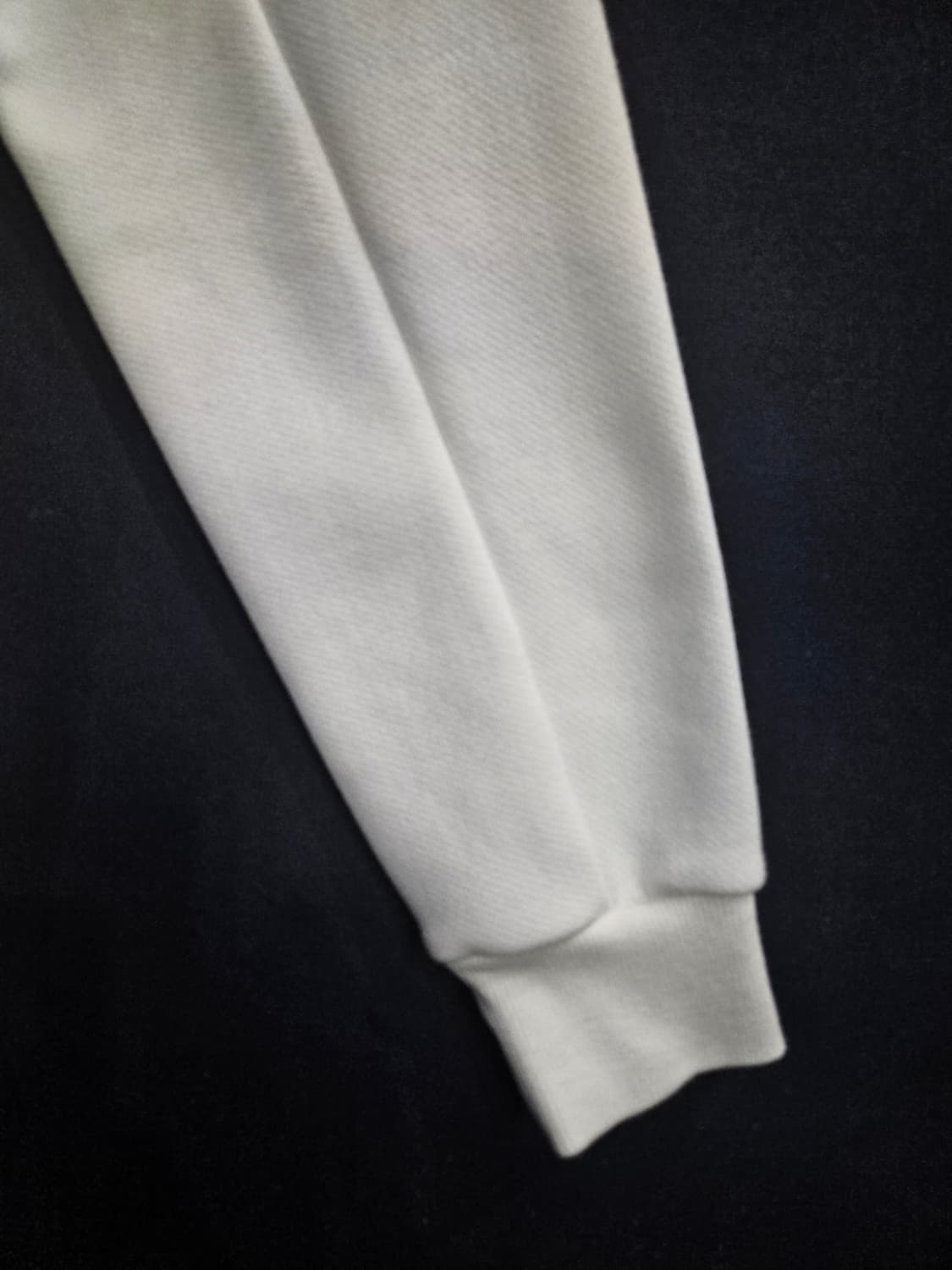 내셔널지오그래픽 화이트 남성 세미오버핏 95 맨투맨  상품이미지5