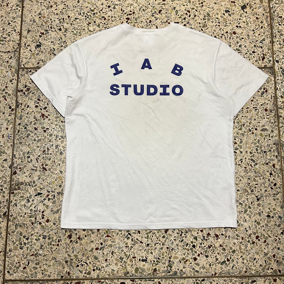 아이앱 스튜디오 (I.A.B Studio) 화이트 로고 반팔티 상품이미지6