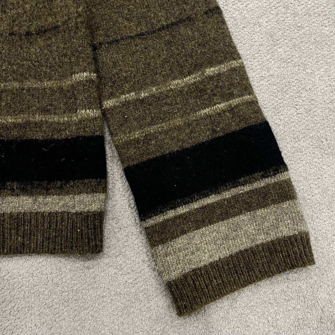 95 Thursday Island 스트라이프 브이넥 니트 상품이미지3