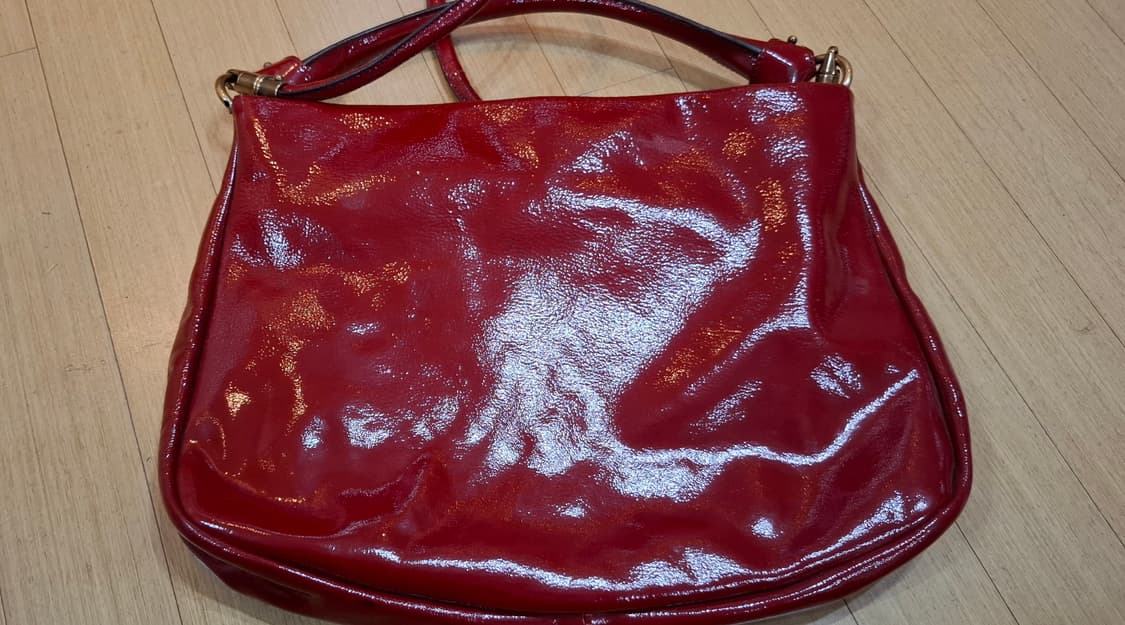 페라가모 레드 에나멜 숄더백 상품이미지2