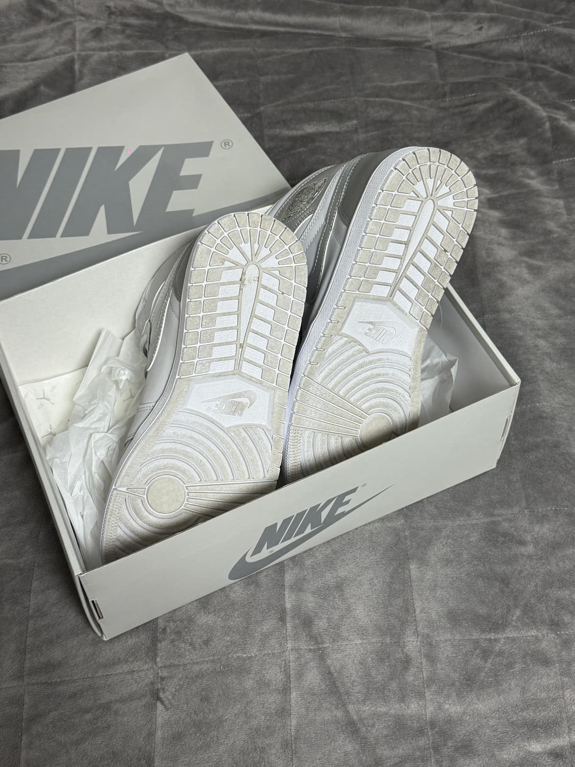 나이키 에어조던1 하이 코즙 뉴트럴 그레이(A+ 중고상품) 상품이미지4