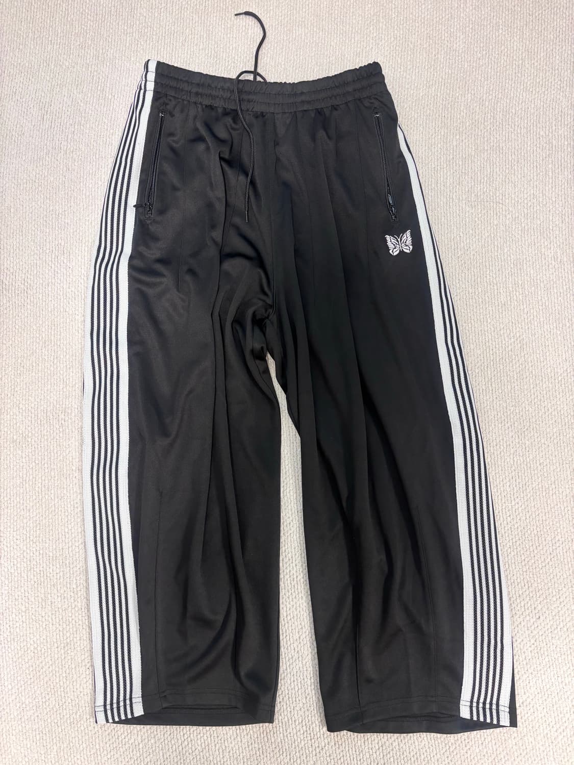 니들스 HD 트랙팬츠 검흰 S사이즈 상품이미지1