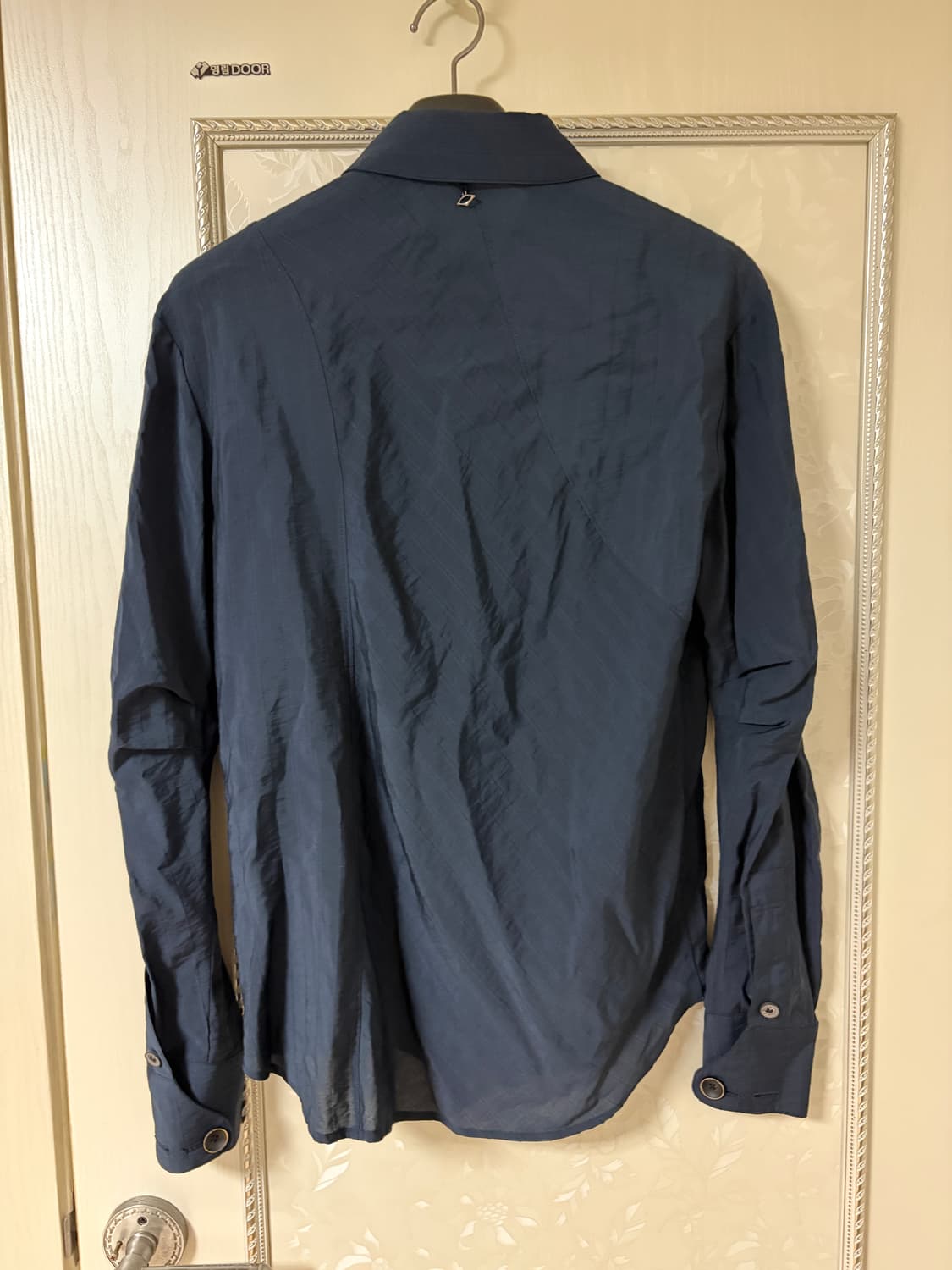 미스치프 CURVED PLACKET SHIRT_NAVY 상품이미지4
