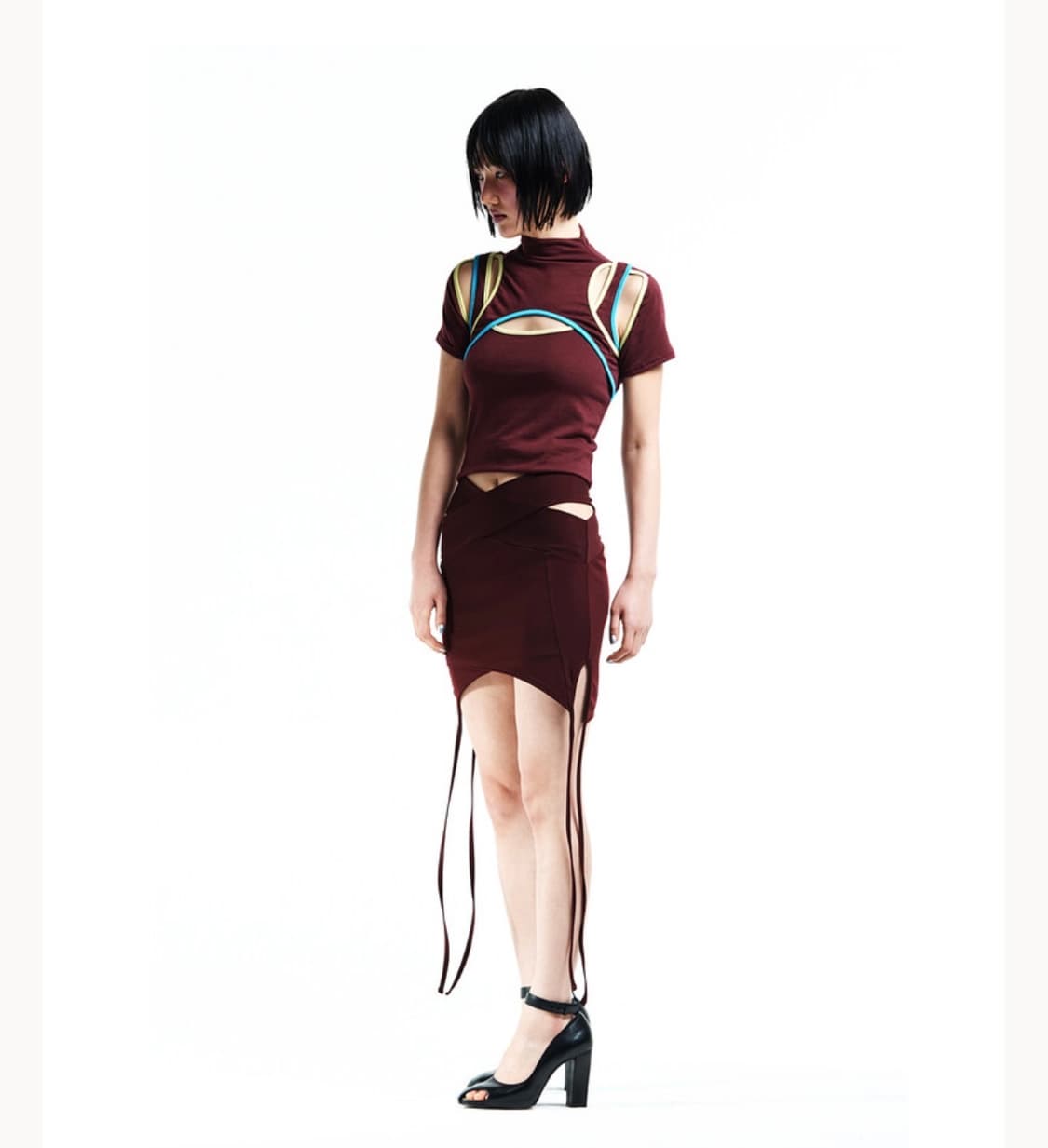 COLOR CONTRAST HALFNECK CUTOUT TEE (BURG 상품이미지5