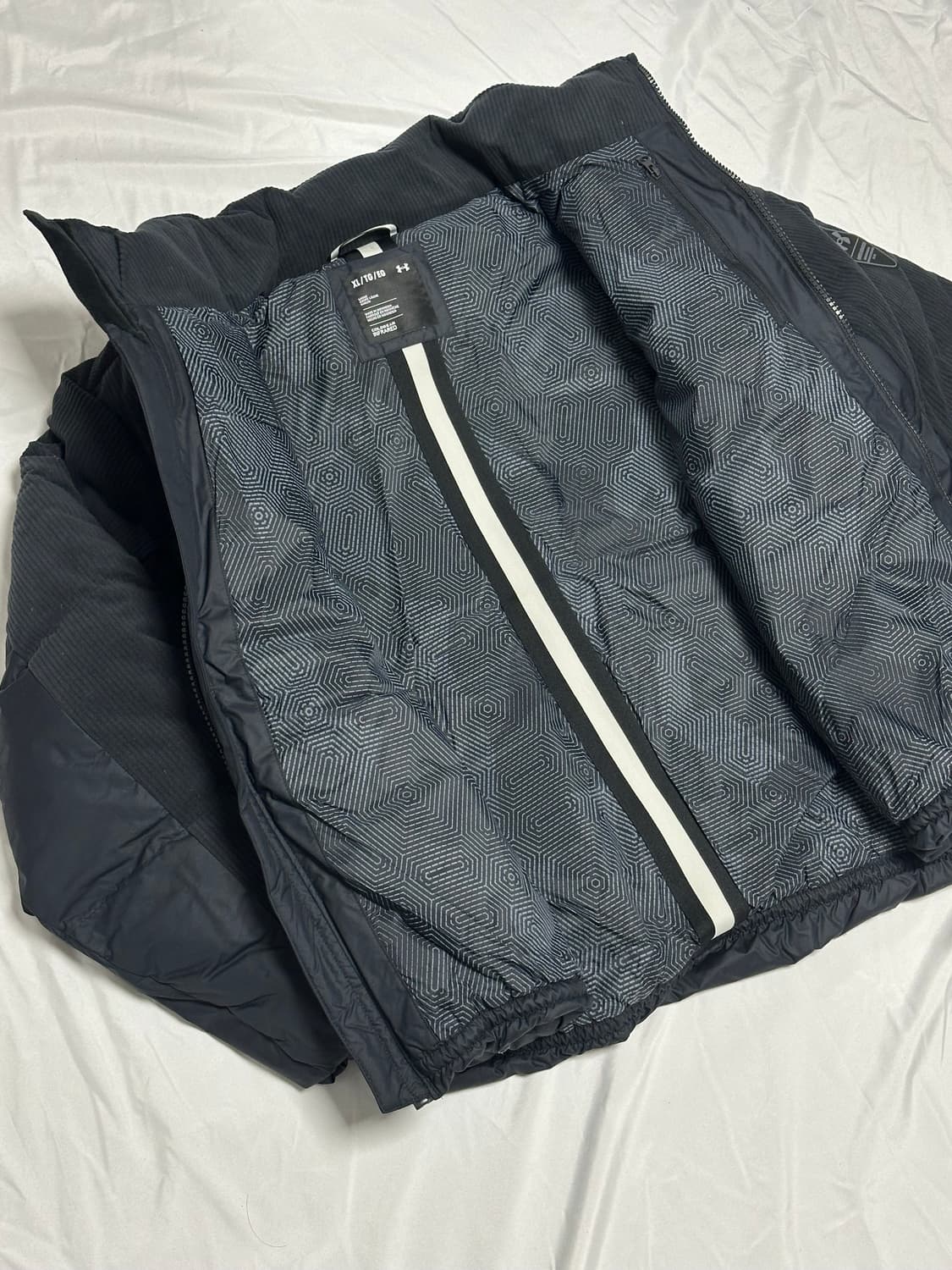 (M) 언더아머 UA Limitless 다운 코듀로이 자켓 패딩 블랙 상품이미지3