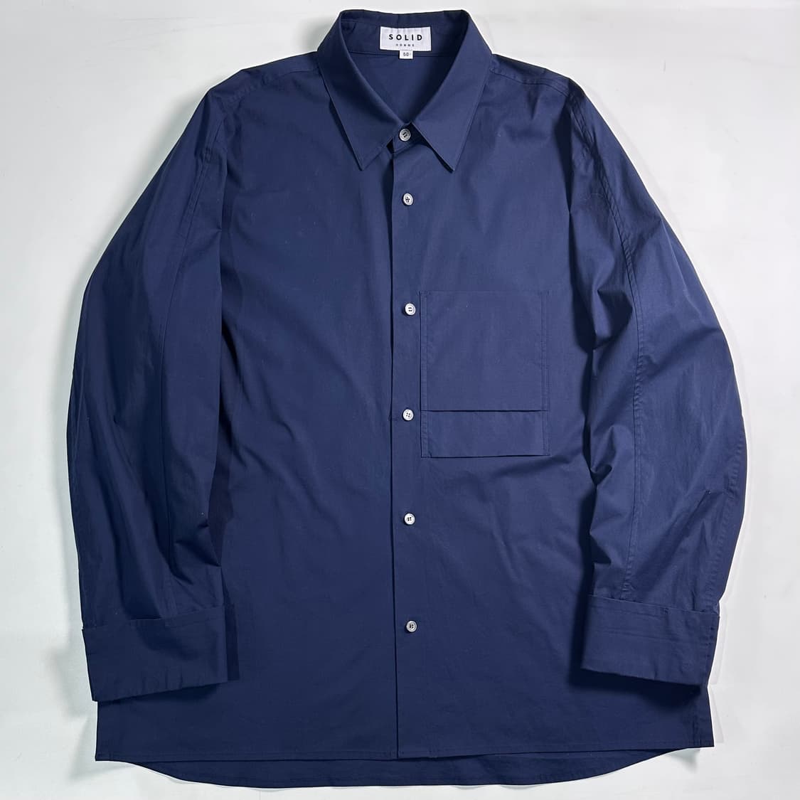 솔리드옴므 커프스 디테일 네이비 셔츠 상품이미지1