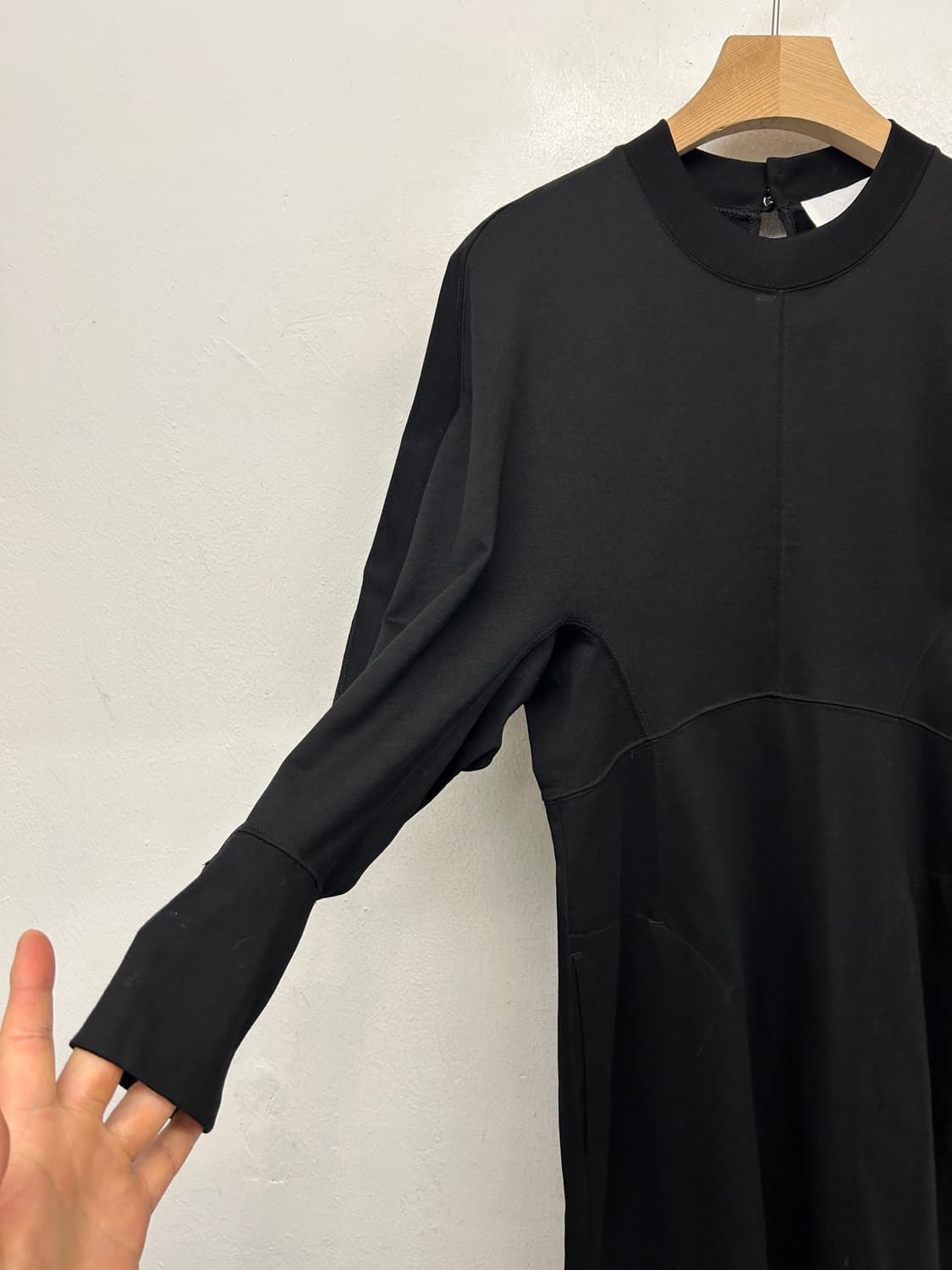 Mame Kurogouchi 마메 쿠로고치 코튼 저지 커브드 라인 원피스 상품이미지3