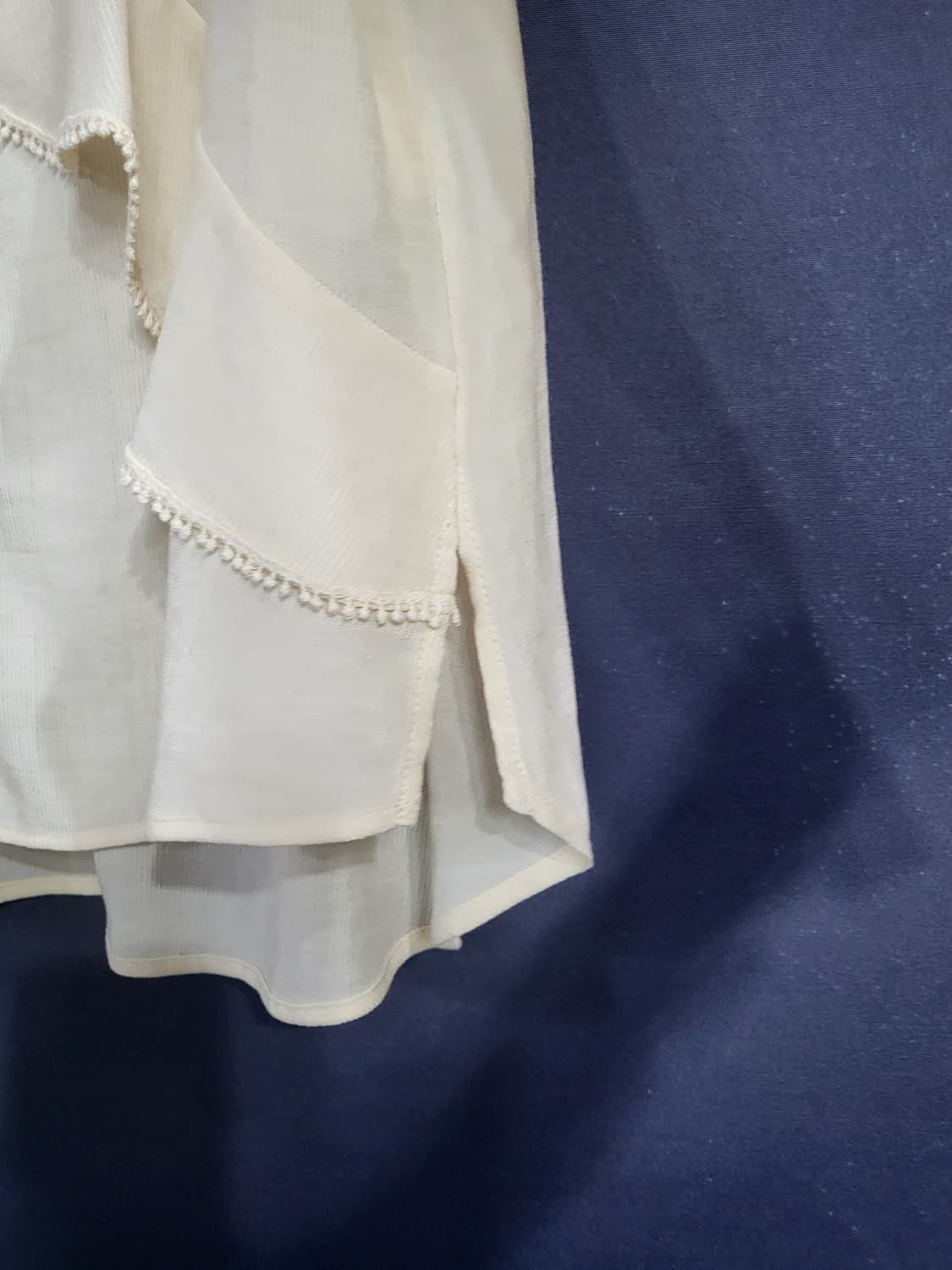 온앤온 러플 블라우스 상품이미지4