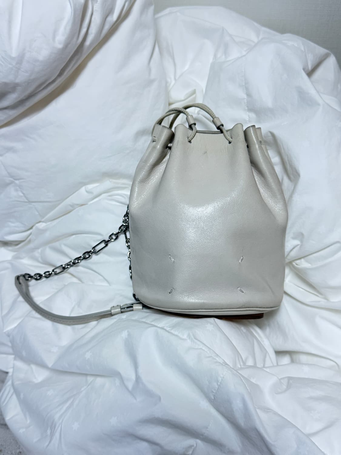 메종마르지엘라 타비버킷백 화이트 상품이미지1