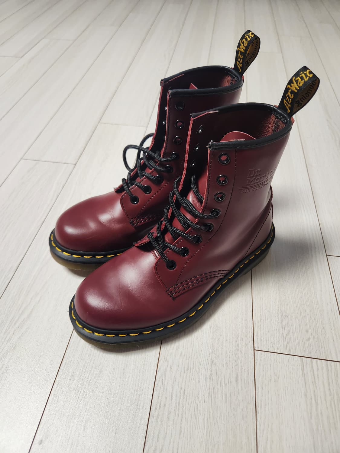 닥터마틴 1460 체리레드 사이즈 UK3 EU36 약235mm

사진처럼 상품이미지3